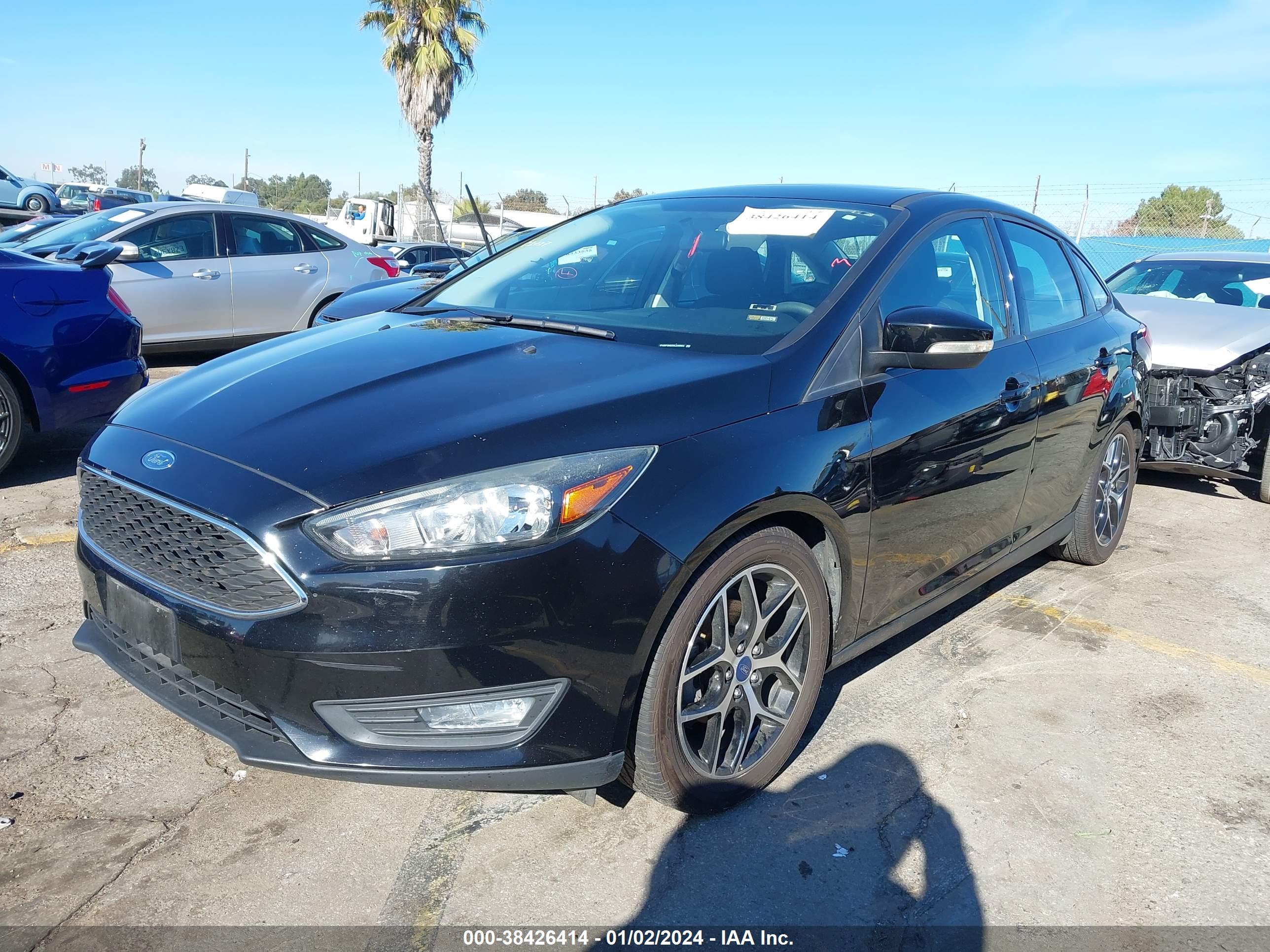 2017 FORD FOCUS — VIN 1FADP3H22HL245564 — photo 2