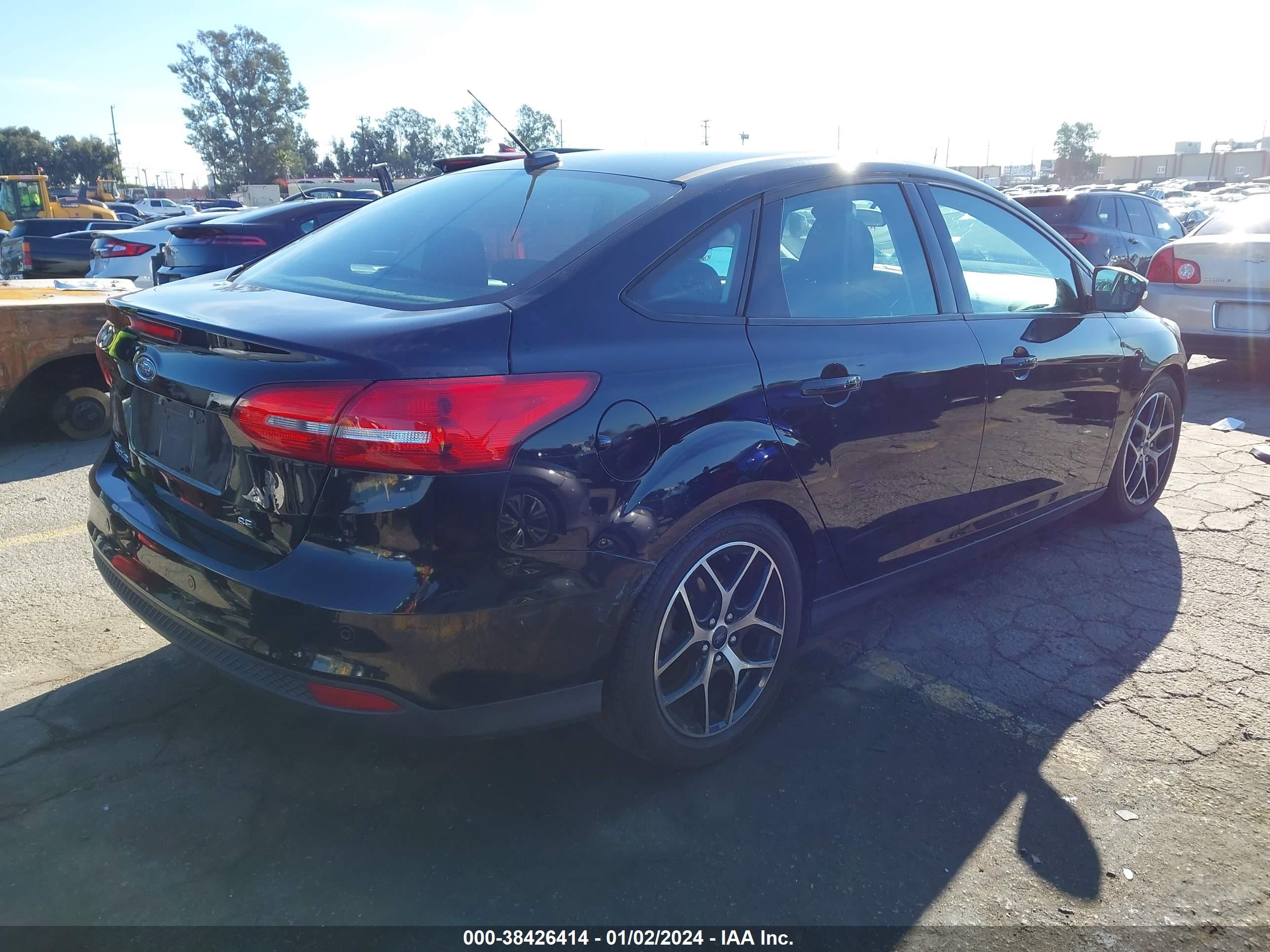 2017 FORD FOCUS — VIN 1FADP3H22HL245564 — photo 4