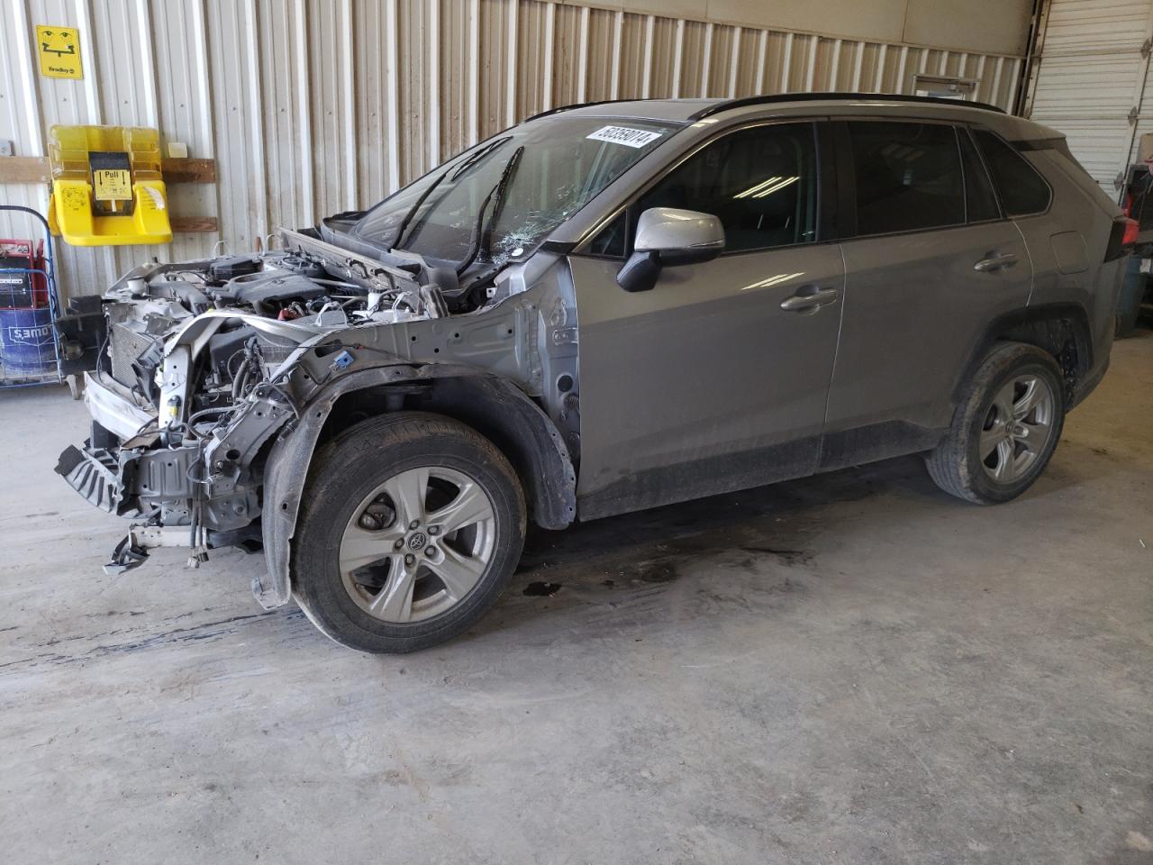 2019 TOYOTA RAV4 XLE — VIN JTMW1RFV5KD008265 — photo 1 of 14
