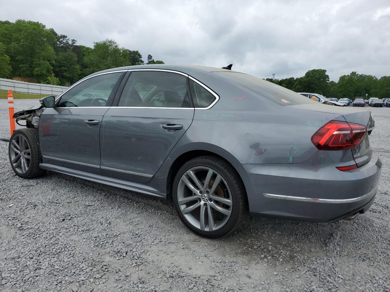 2017 VOLKSWAGEN PASSAT R-L — VIN 1VWDT7A3XHC066976 — photo 2