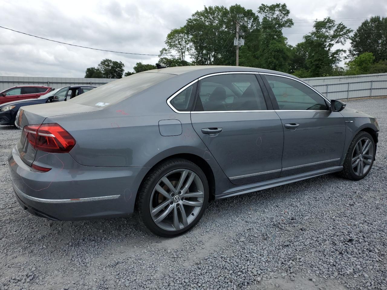 2017 VOLKSWAGEN PASSAT R-L — VIN 1VWDT7A3XHC066976 — photo 3