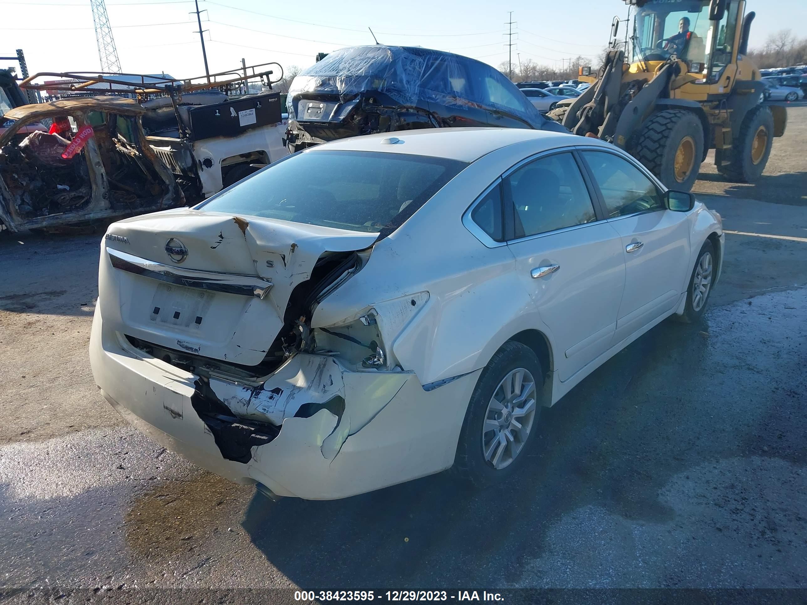 2015 NISSAN ALTIMA — VIN 1N4AL3AP3FN369543 — photo 4