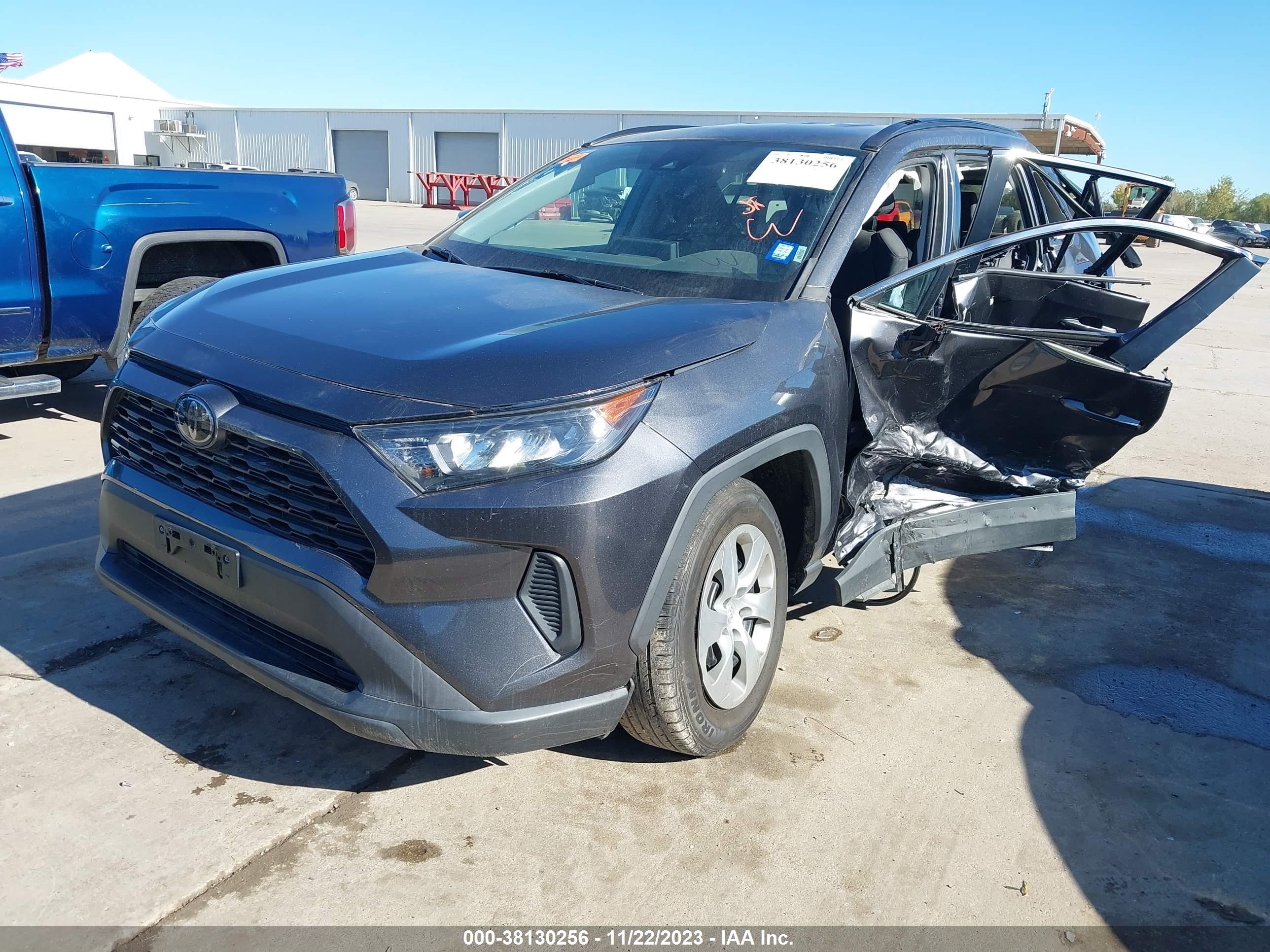 2020 TOYOTA RAV4 — VIN 2T3H1RFV0LC046758 — photo 2