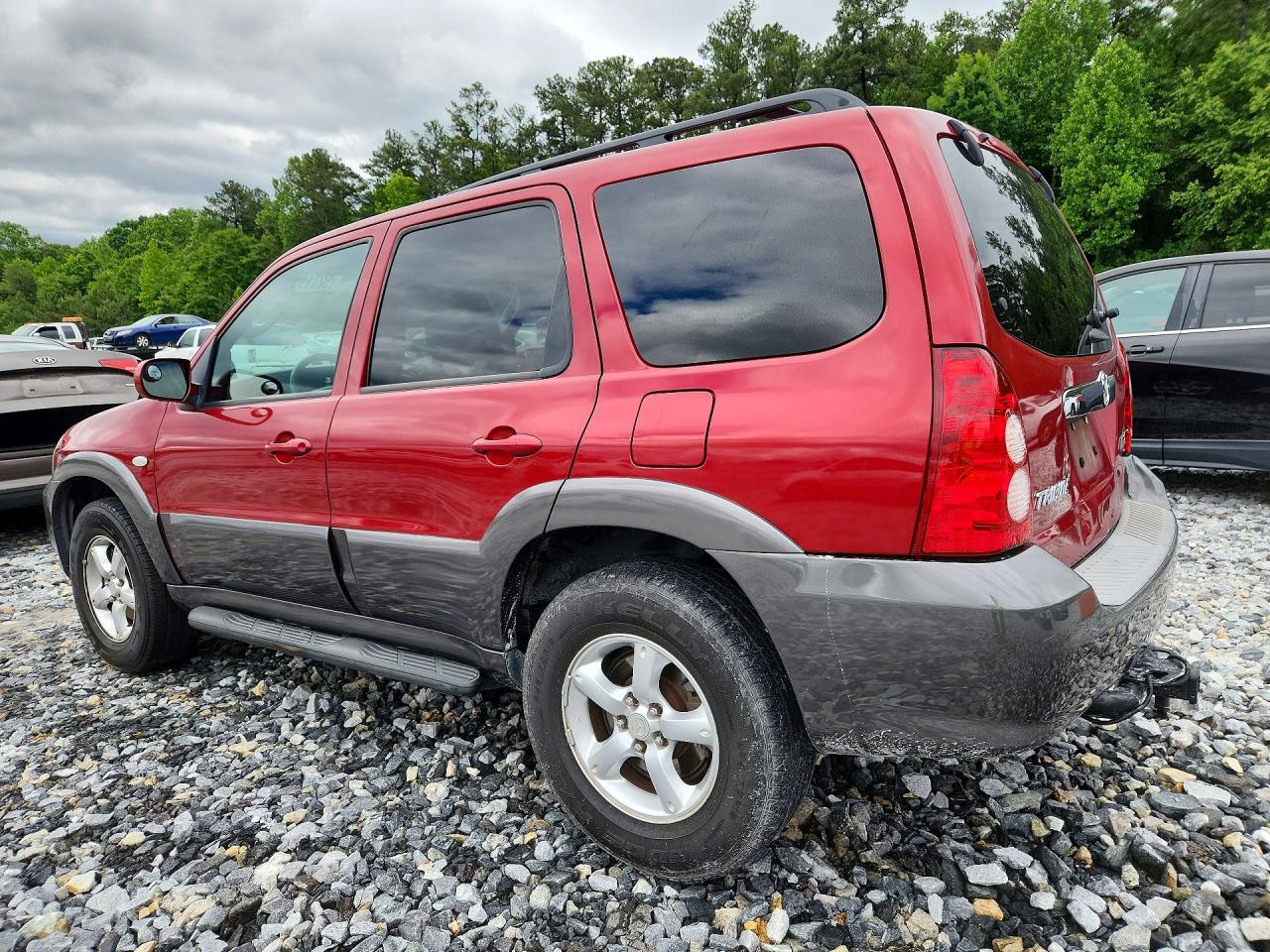 2005 MAZDA Tribute — VIN 4F2CZ06165KM39962 — photo 2