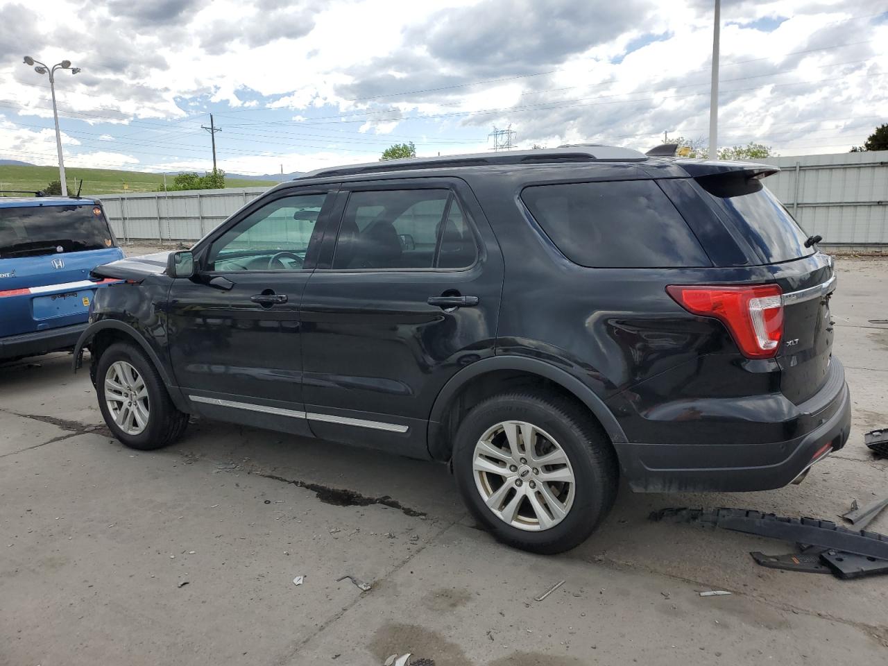 2018 FORD EXPLORER X — VIN 1FM5K8DH4JGA68062 — photo 2