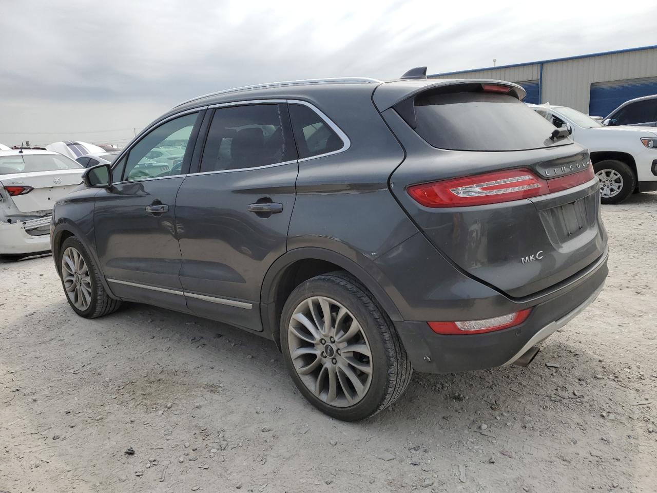 2017 LINCOLN MKC RESERV — VIN 5LMCJ3C91HUL57643 — photo 2
