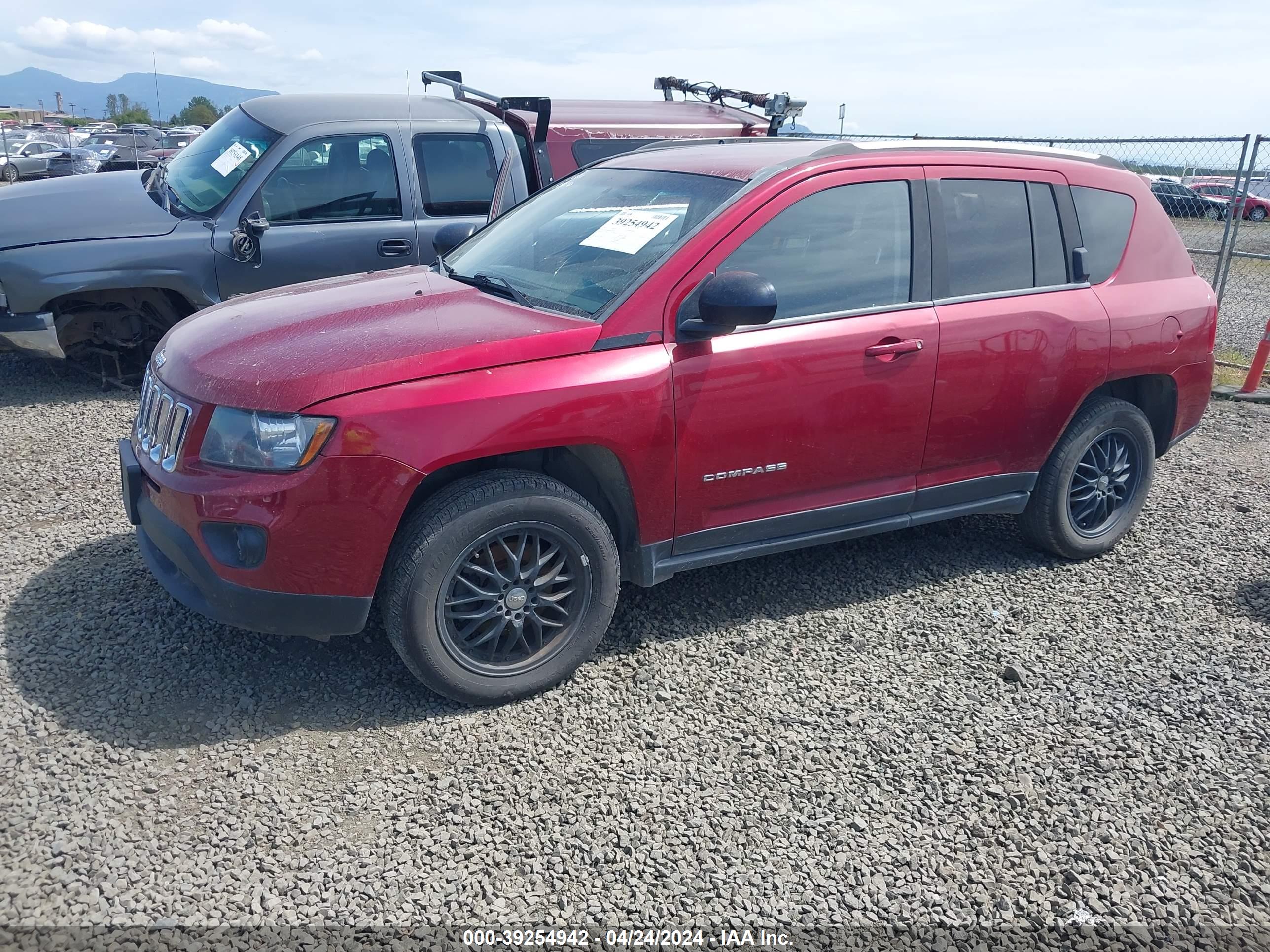2015 JEEP COMPASS — VIN 1C4NJDBB0FD393055 — photo 2