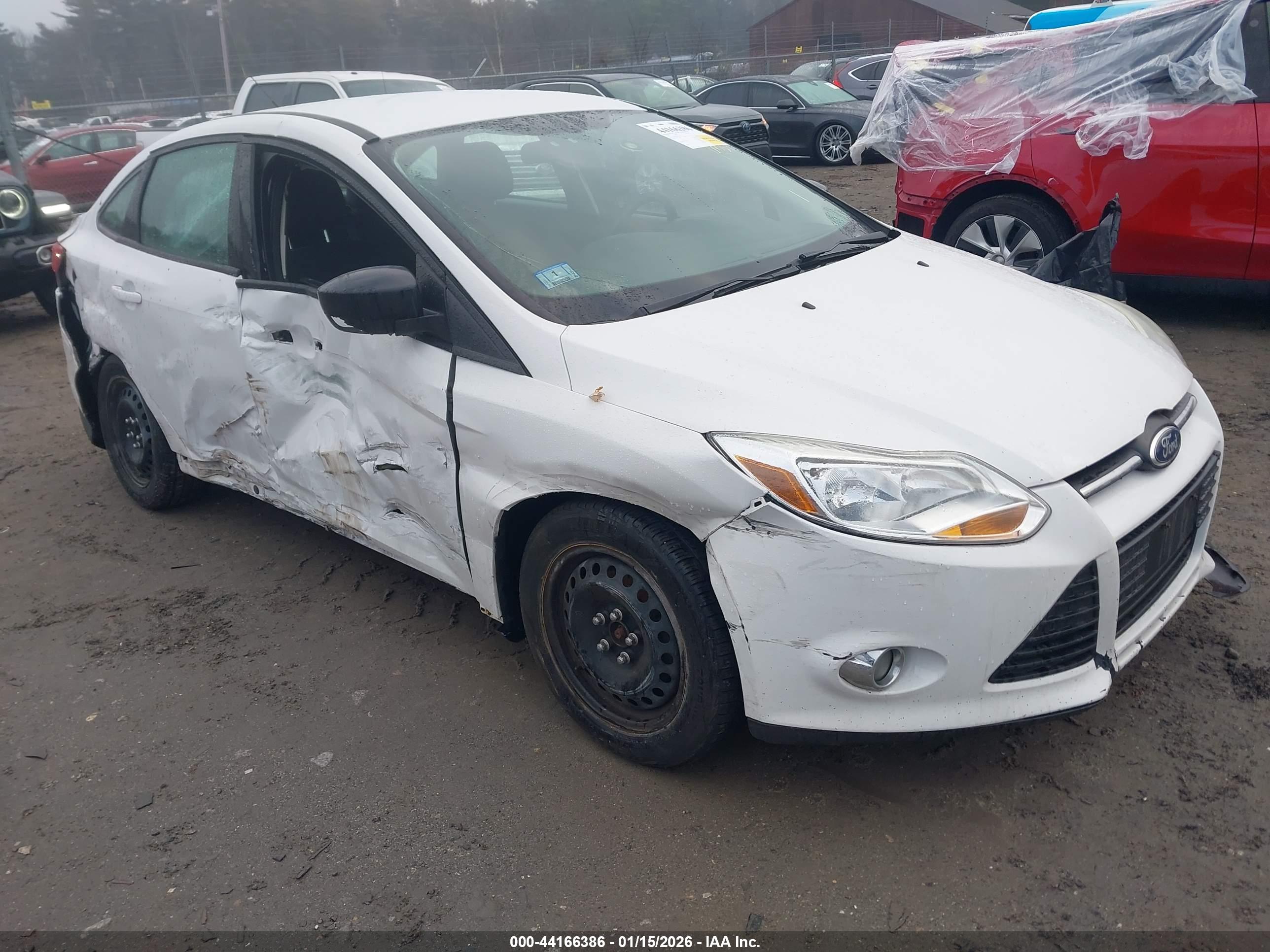 2012 FORD Focus — VIN 1FAHP3F24CL425657 — photo 1 of 16
