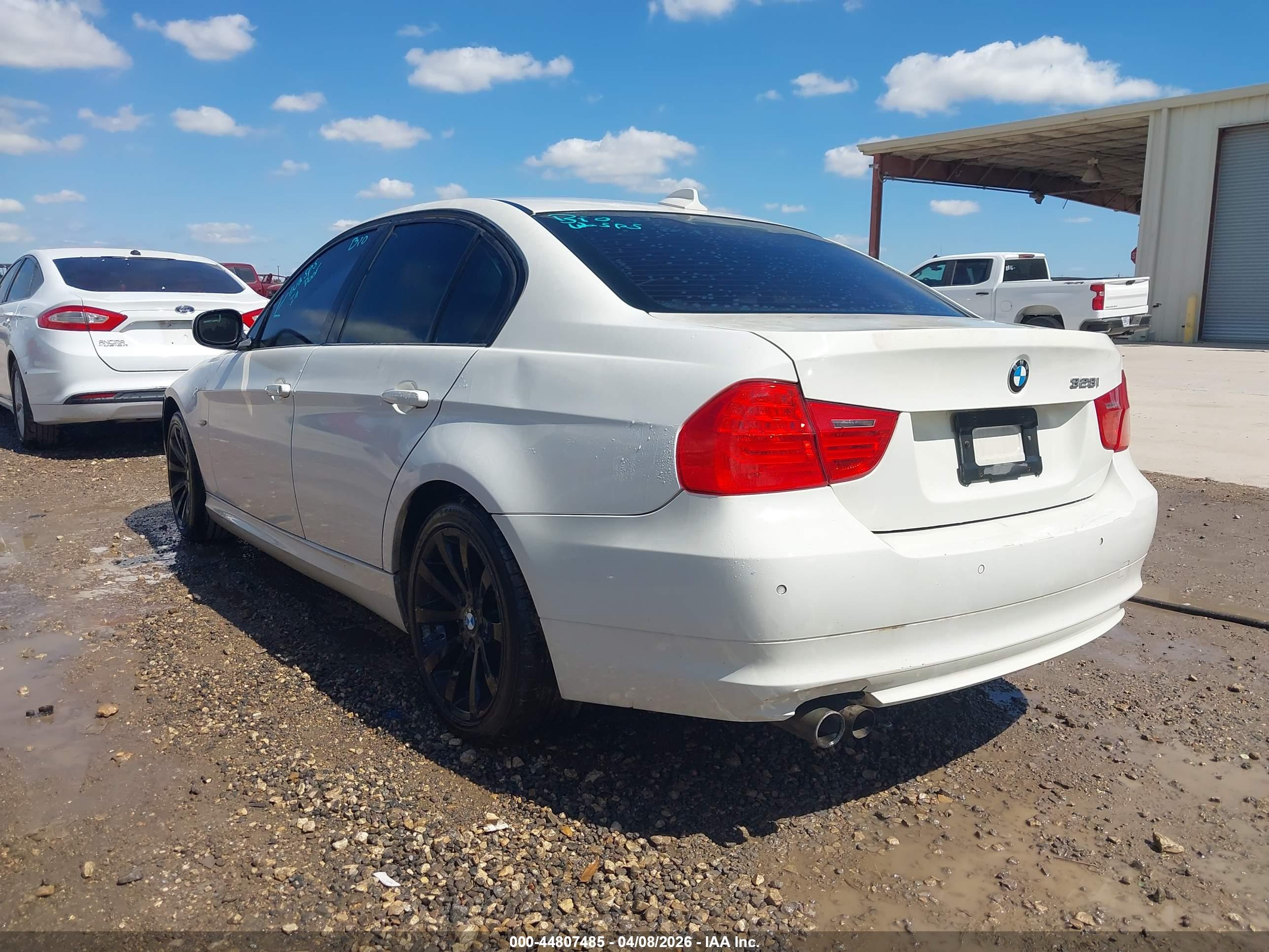2011 BMW 3er — VIN WBAPH7C55BE851950 — photo 3