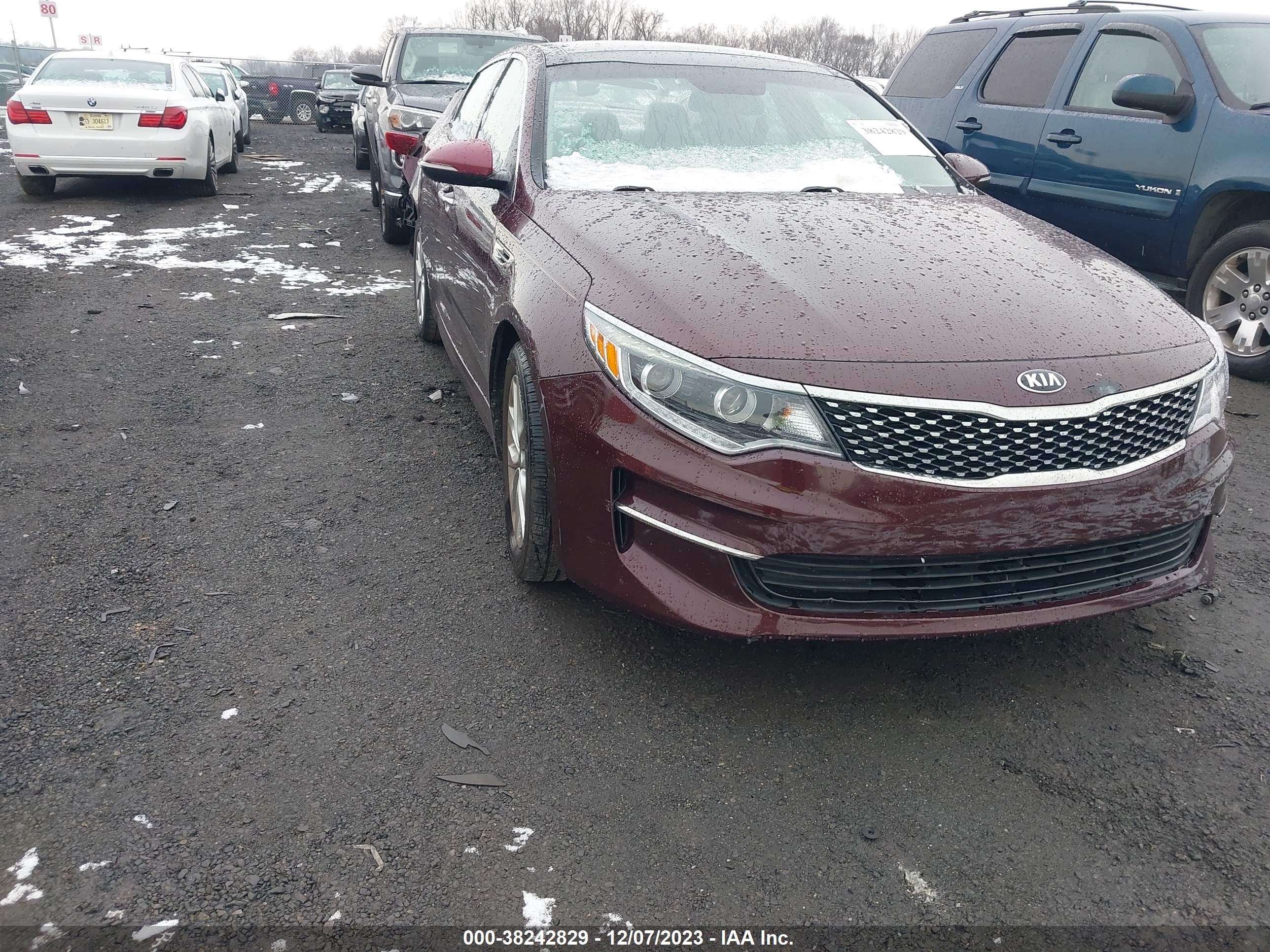 2016 KIA OPTIMA — VIN 5XXGU4L39GG033734 — photo 1 of 17