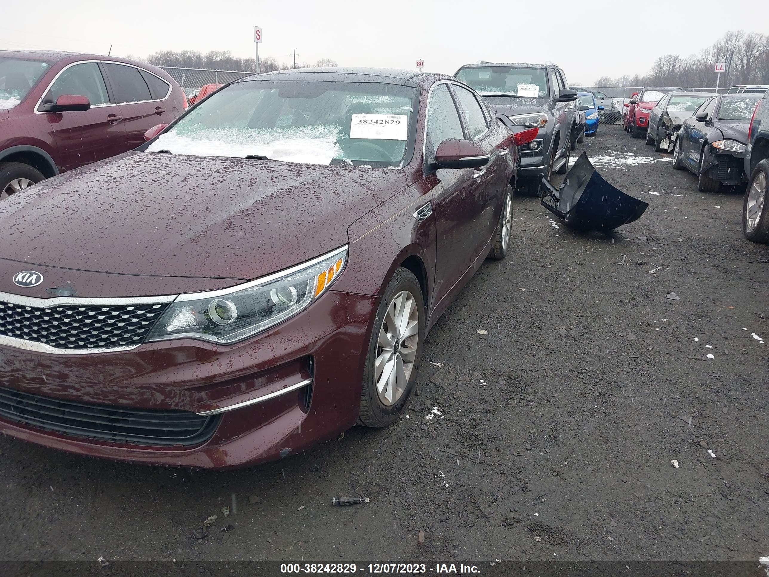 2016 KIA OPTIMA — VIN 5XXGU4L39GG033734 — photo 2