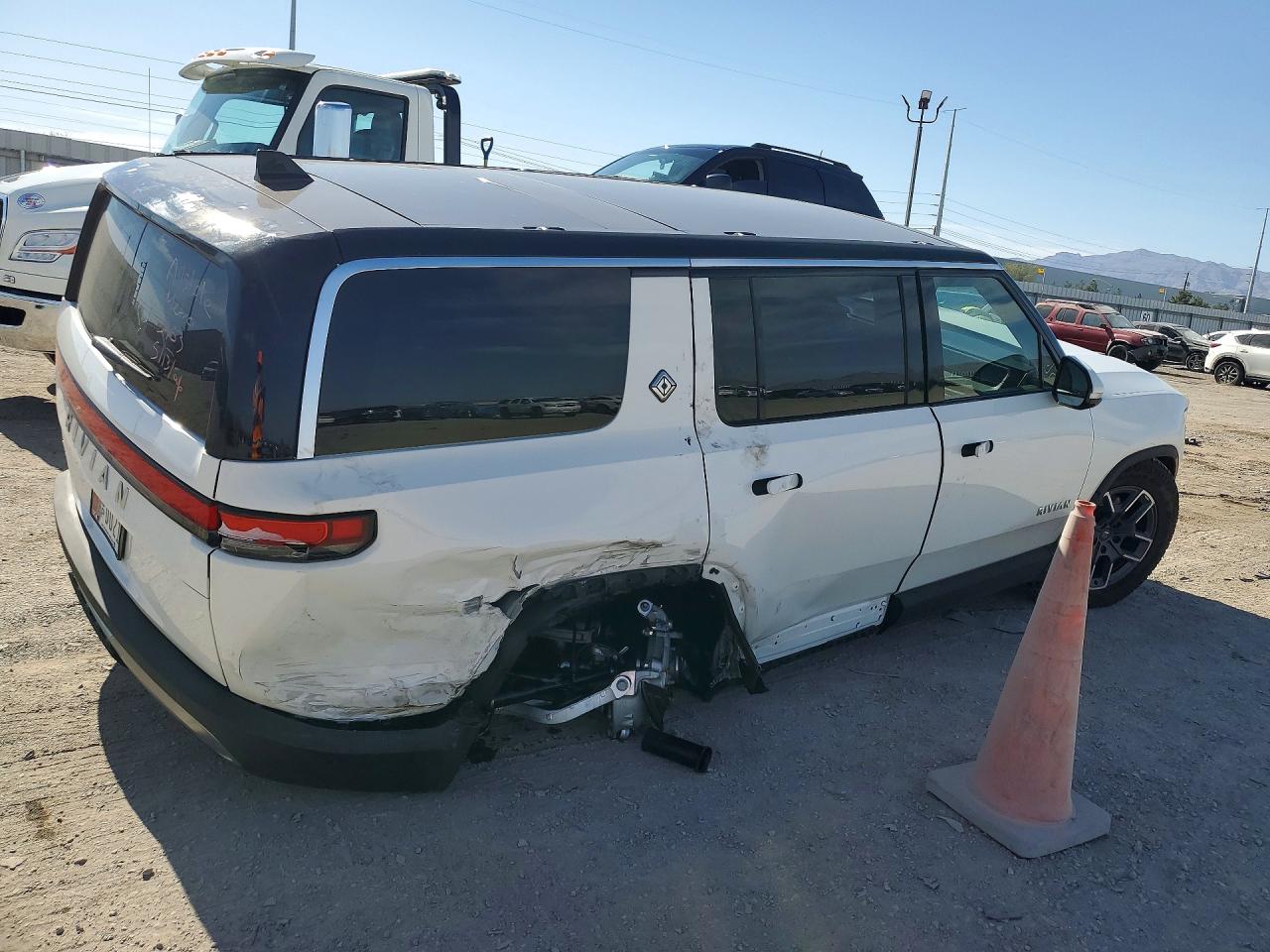 2024 RIVIAN R1S — VIN 039672 — photo 3