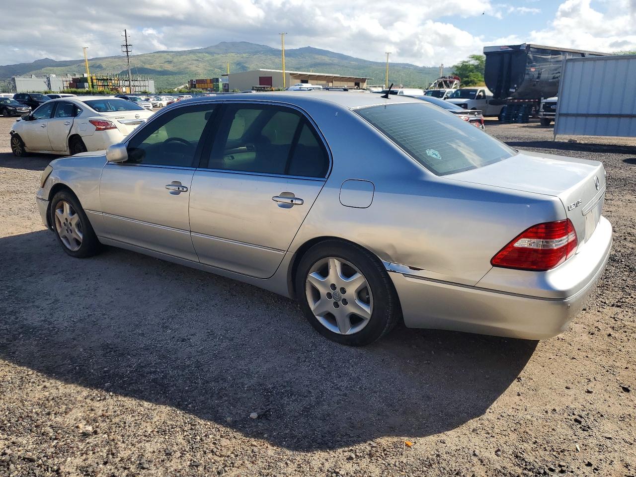 2005 LEXUS LS — VIN JTHBN36FX50176356 — photo 2