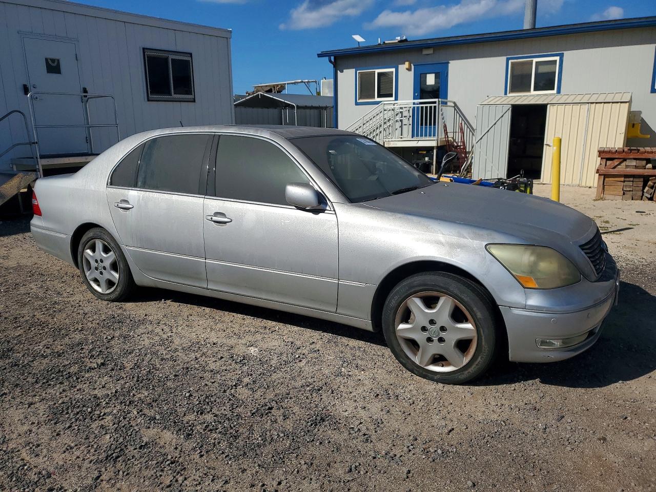 2005 LEXUS LS — VIN JTHBN36FX50176356 — photo 4