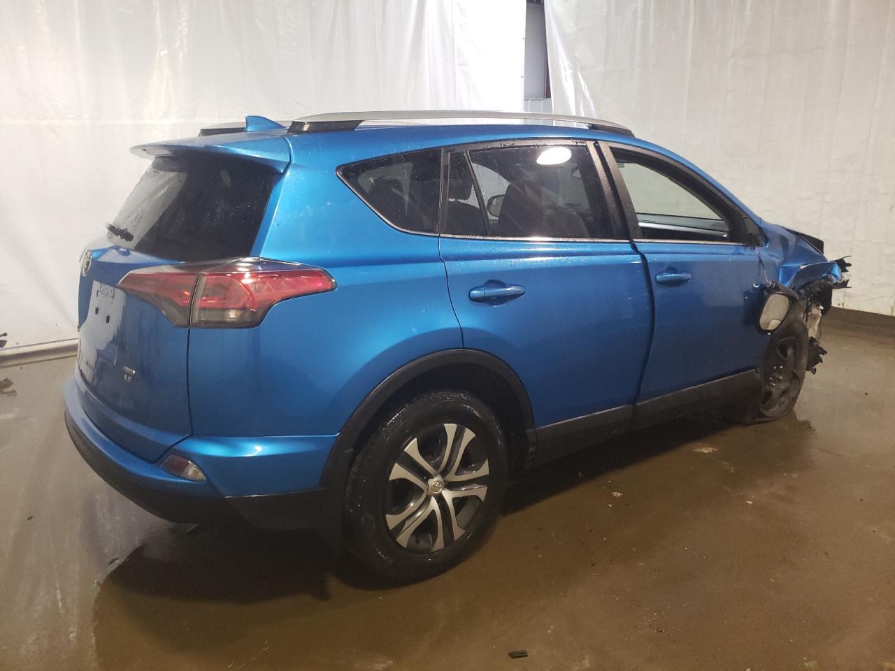 2018 TOYOTA RAV4 LE — VIN JTMBFREV3JJ748432 — photo 3