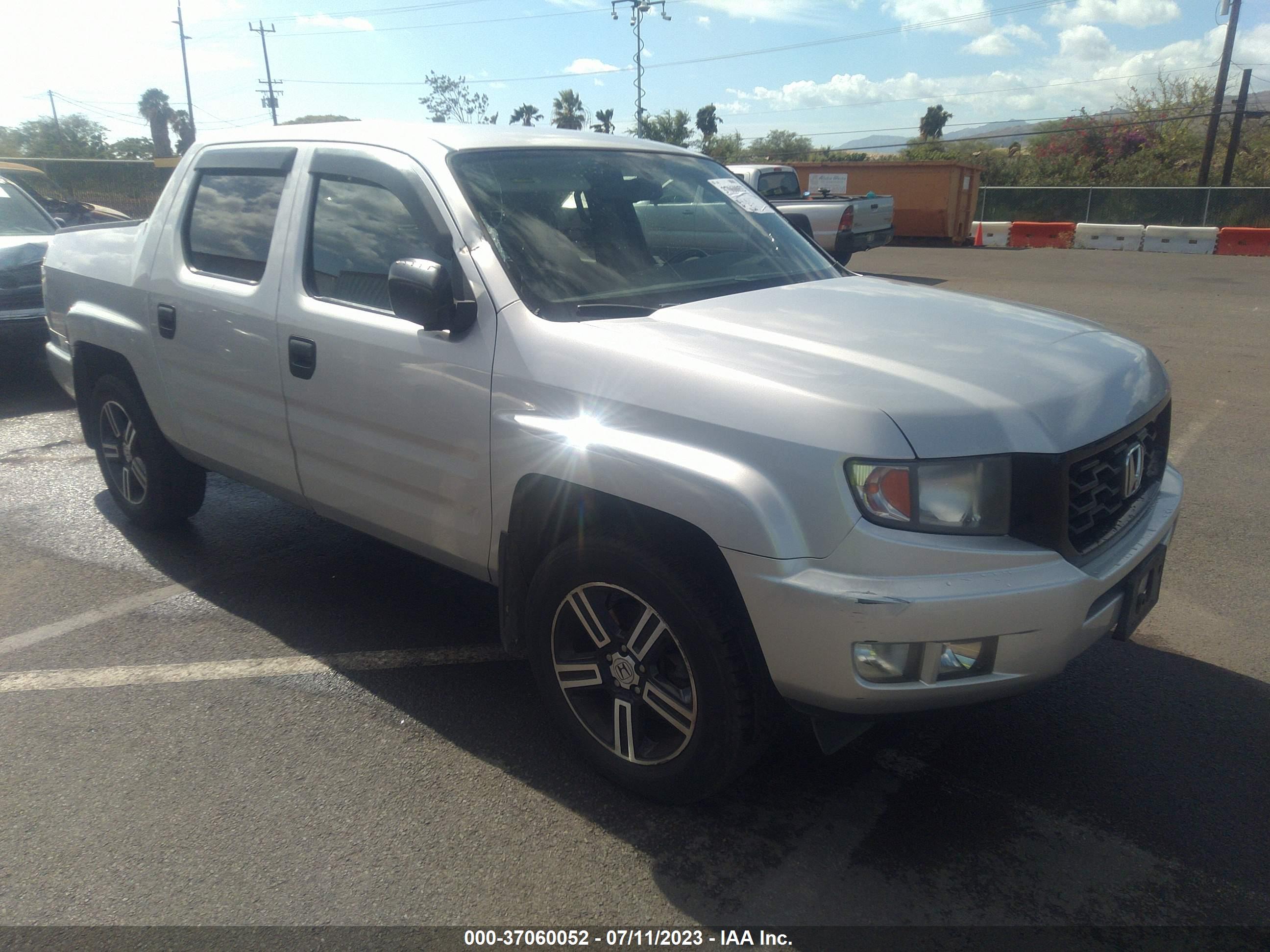 2013 HONDA RIDGELINE — VIN 5FPYK1F71DB013149 — photo 1 of 16