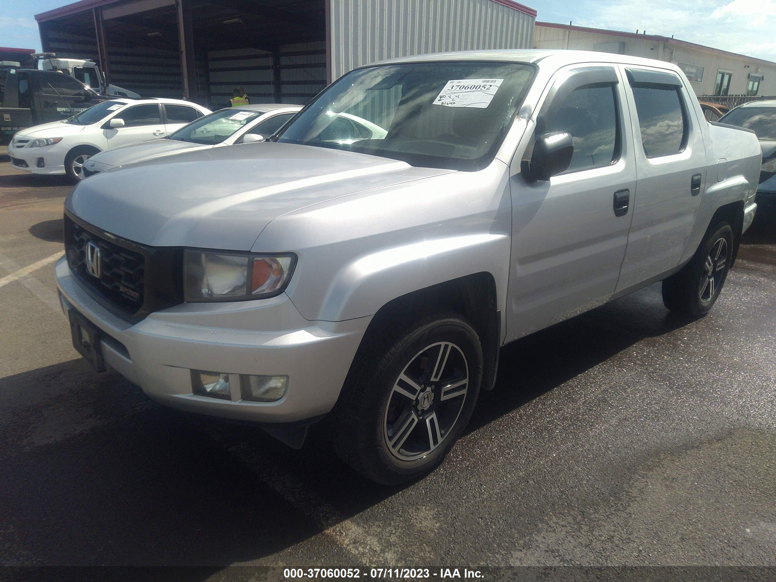2013 HONDA RIDGELINE — VIN 5FPYK1F71DB013149 — photo 2