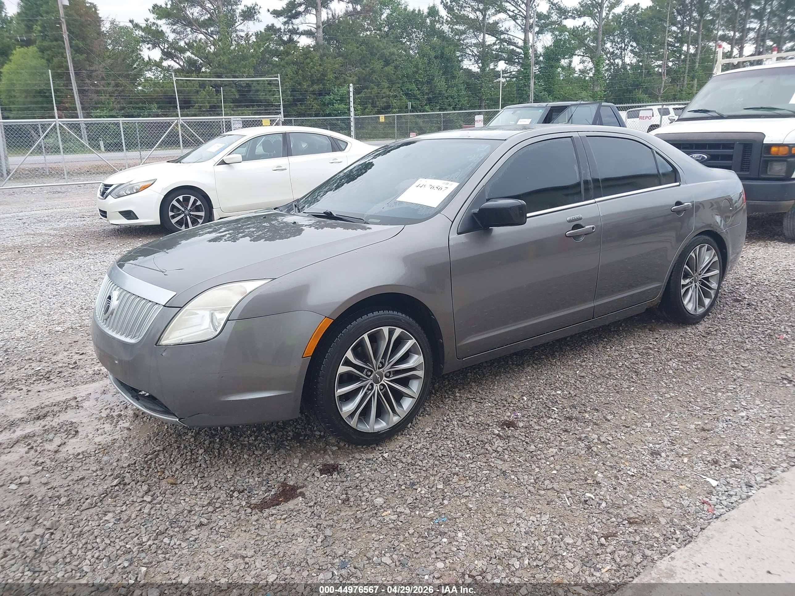 2010 MERCURY Milan — VIN 3MEHM0HA0AR609786 — photo 2