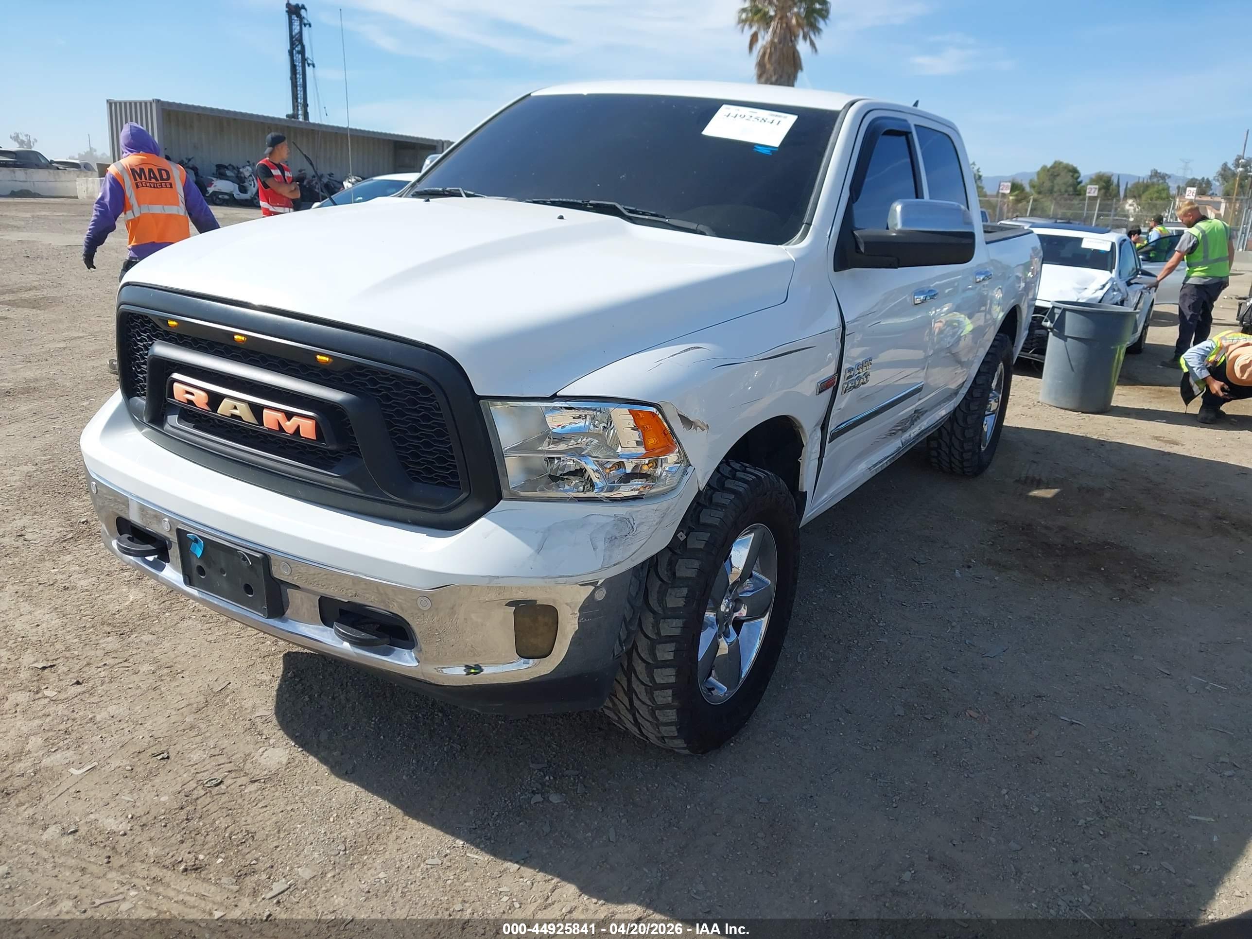 2016 RAM 1500 — VIN 1C6RR7LMXGS175981 — photo 2