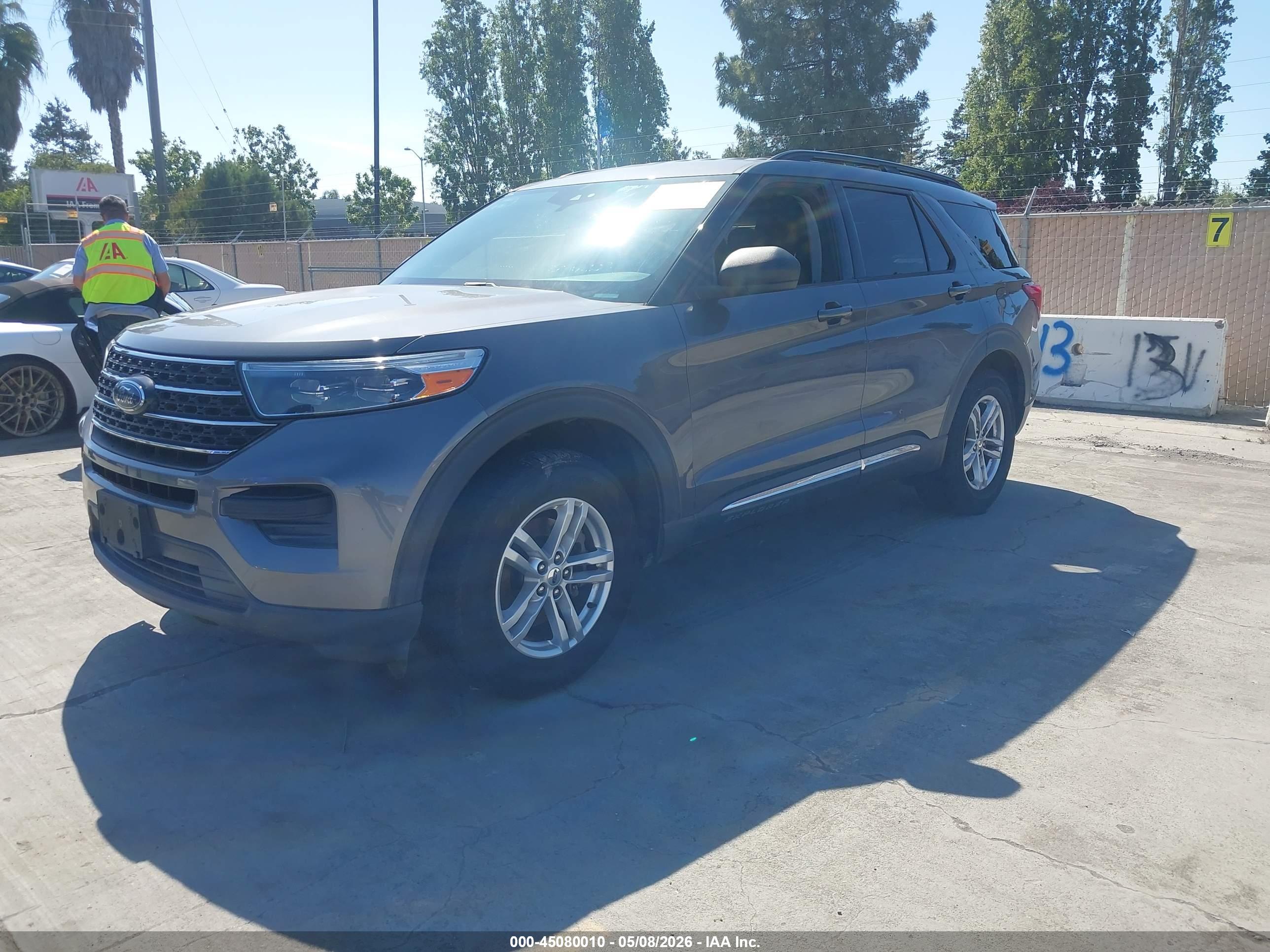 2021 FORD Explorer — VIN 1FMSK7DH9MGC32066 — photo 2