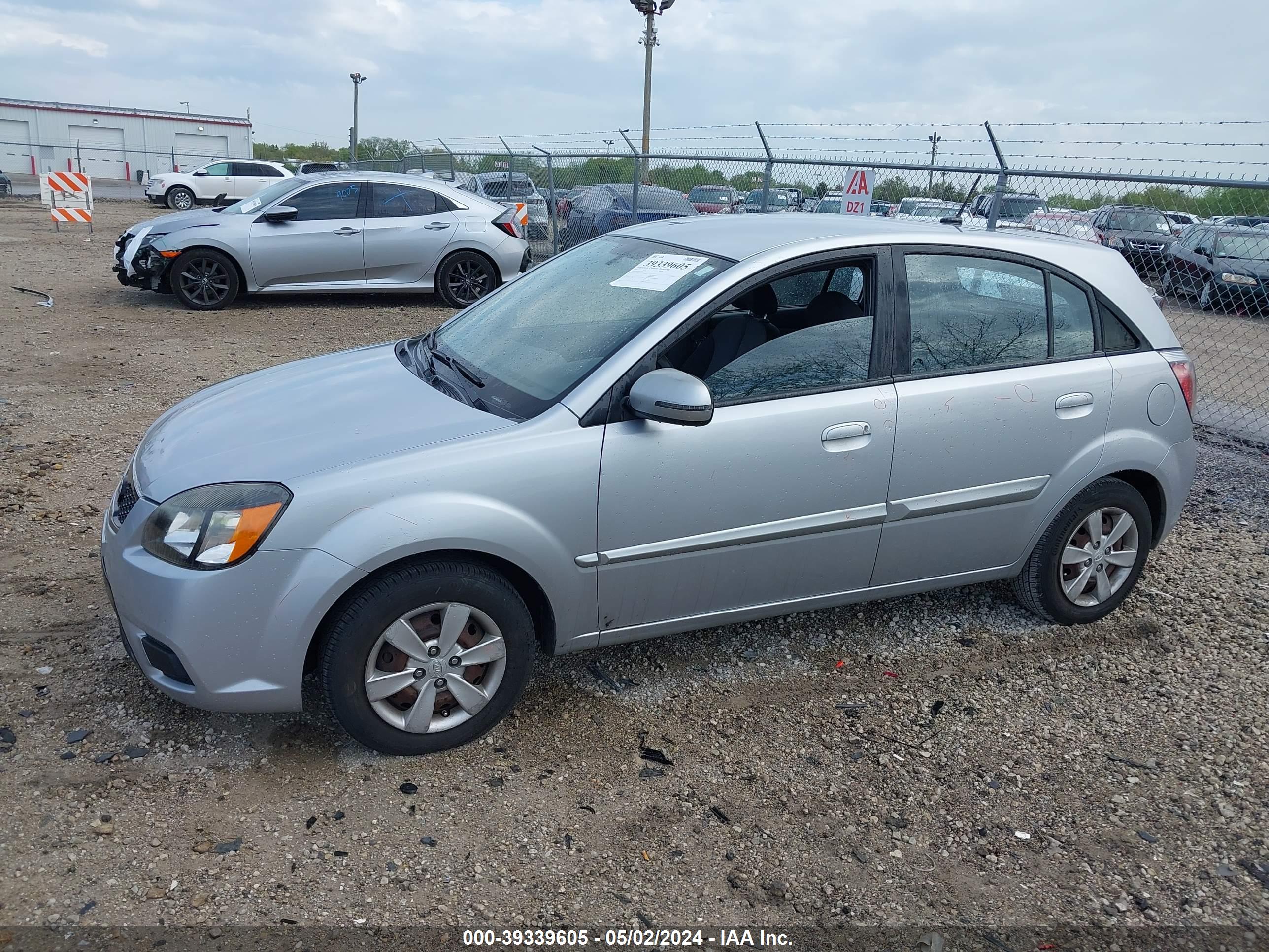2011 KIA RIO5 — VIN KNADH5A37B6797490 — photo 2