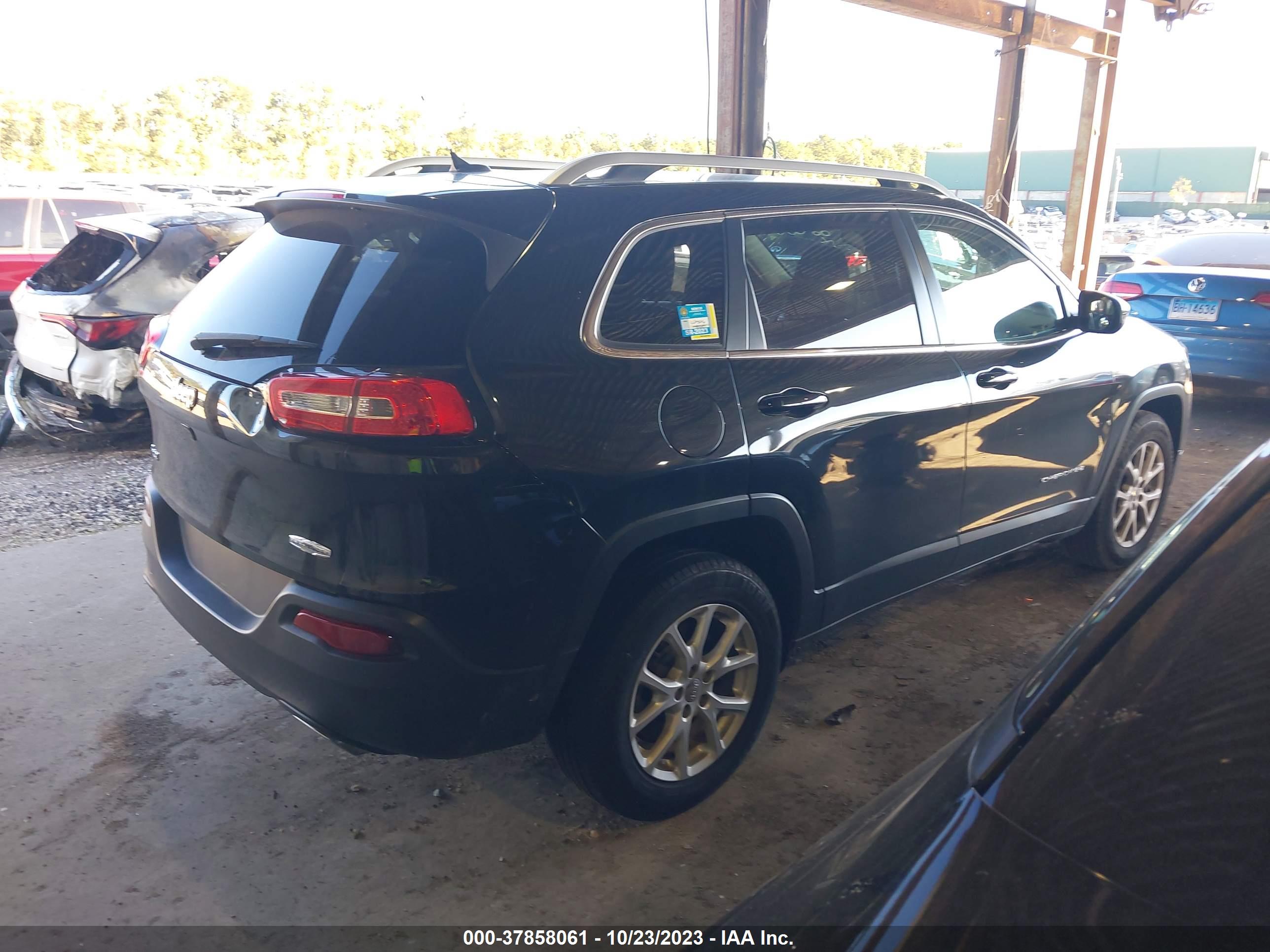 2015 JEEP CHEROKEE — VIN 1C4PJMCS3FW686301 — photo 4