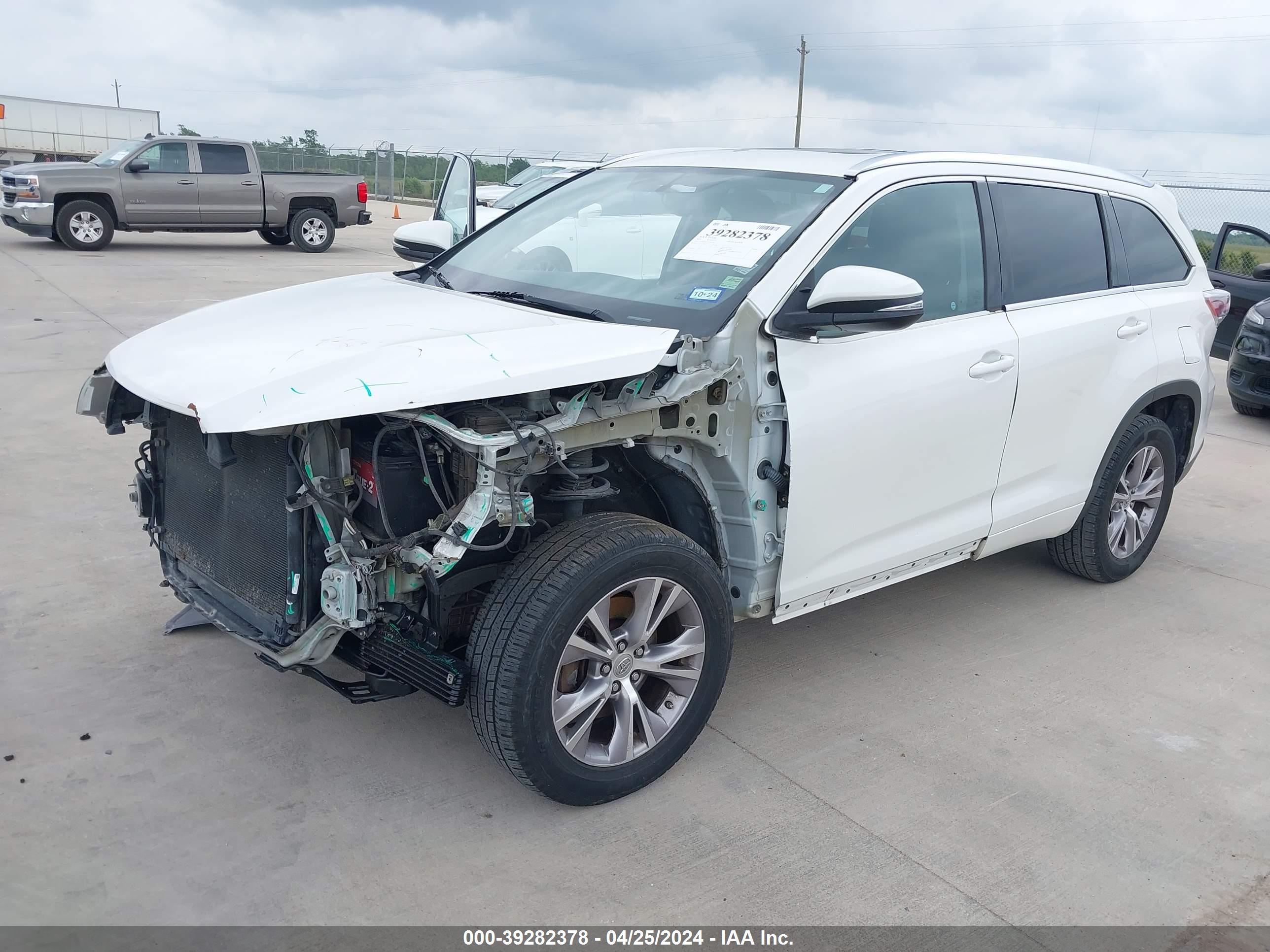2015 TOYOTA HIGHLANDER — VIN 5TDKKRFH5FS091261 — photo 2