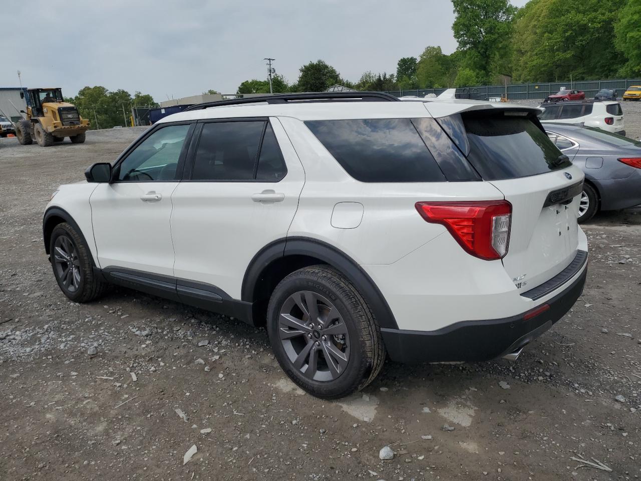 2023 FORD EXPLORER X — VIN 1FMSK7DH8PGC43211 — photo 2