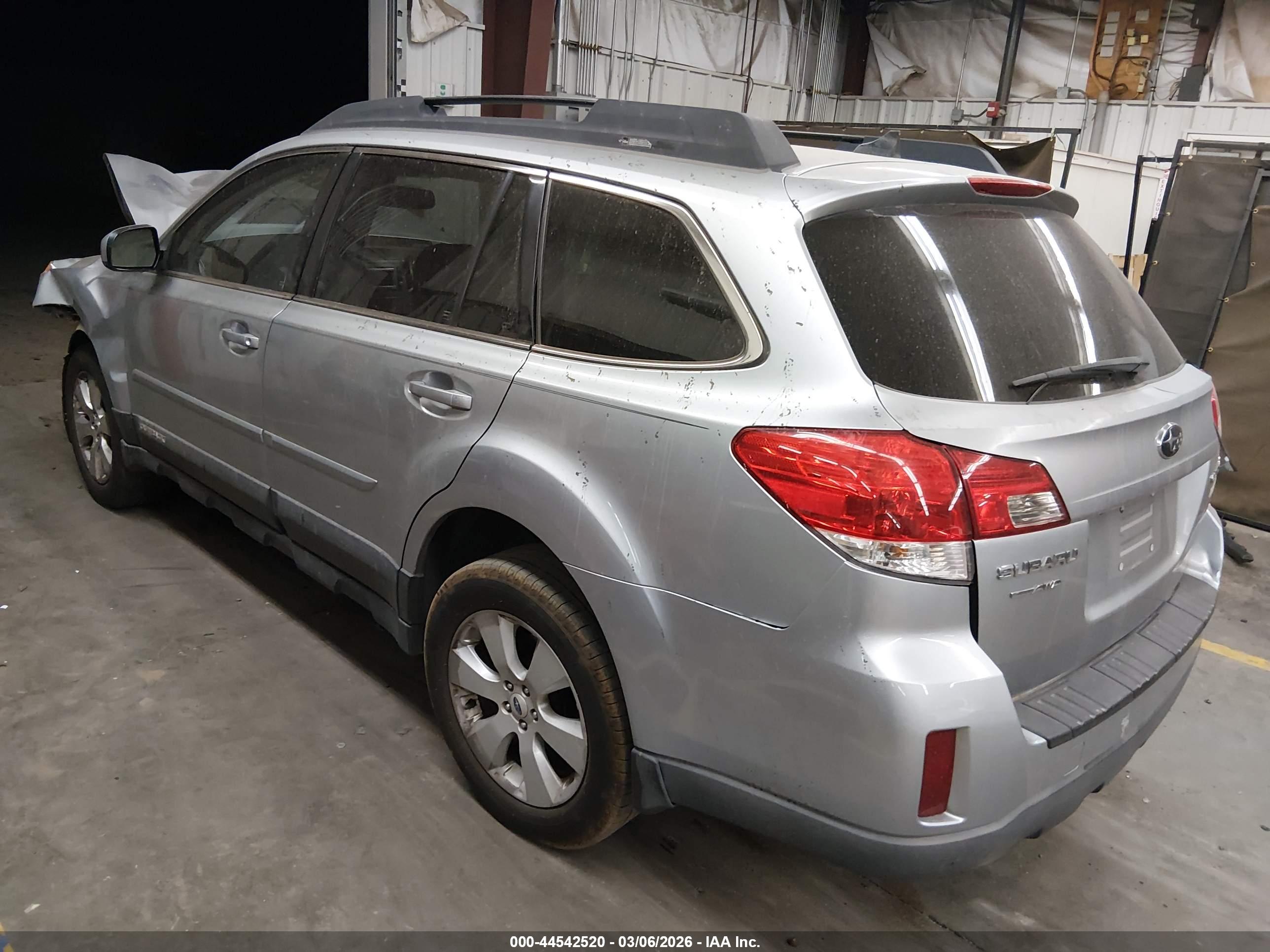 2012 SUBARU Outback — VIN 4S4BRBKC5C3295824 — photo 3