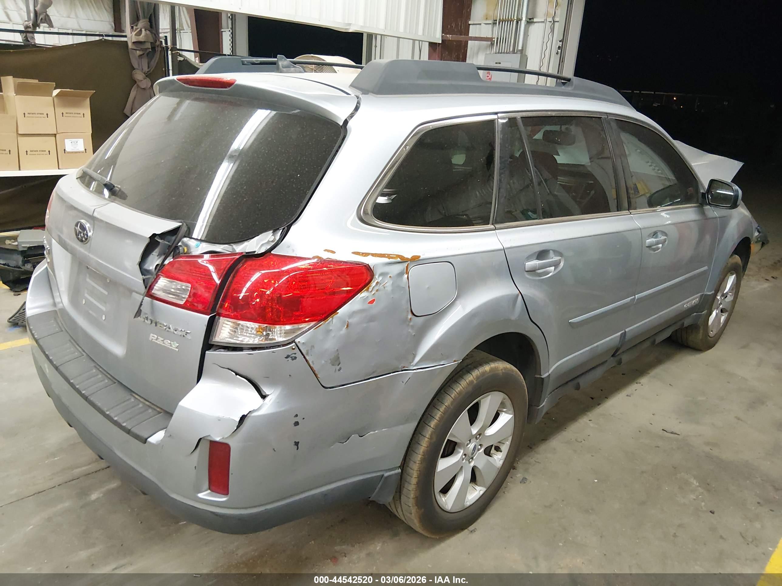 2012 SUBARU Outback — VIN 4S4BRBKC5C3295824 — photo 4