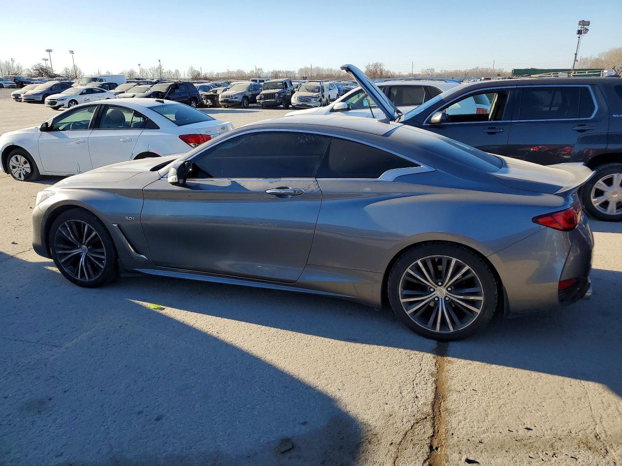 2017 INFINITI Q60 — VIN JN1EV7EL5HM554032 — photo 2