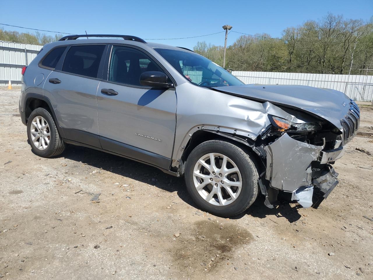 2016 JEEP CHEROKEE S — VIN 1C4PJLAB3GW260042 — photo 4