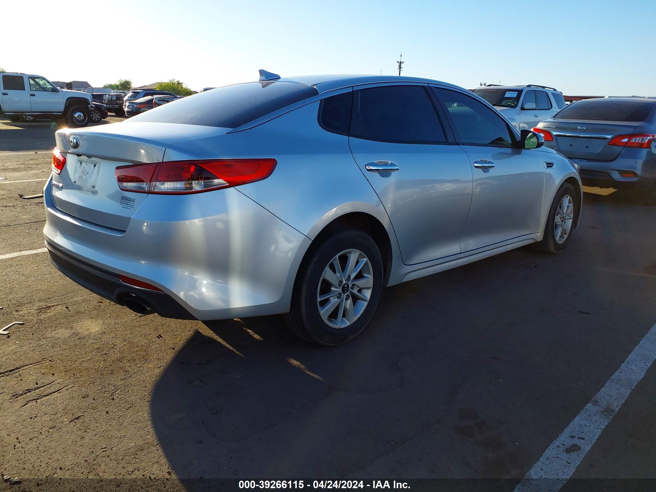2016 KIA OPTIMA — VIN 5XXGT4L39GG092351 — photo 4