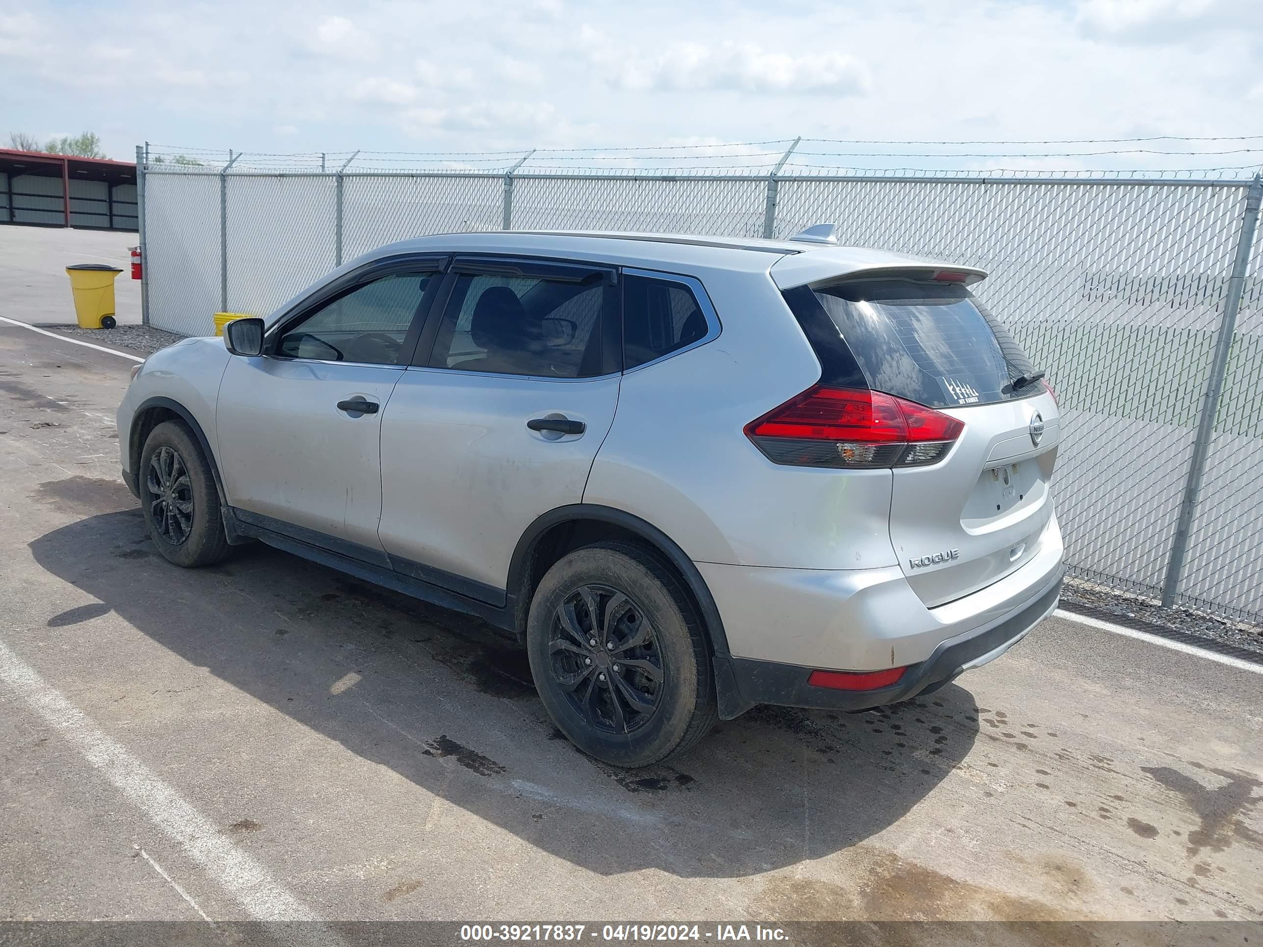 2017 NISSAN ROGUE — VIN KNMAT2MT7HP572231 — photo 3