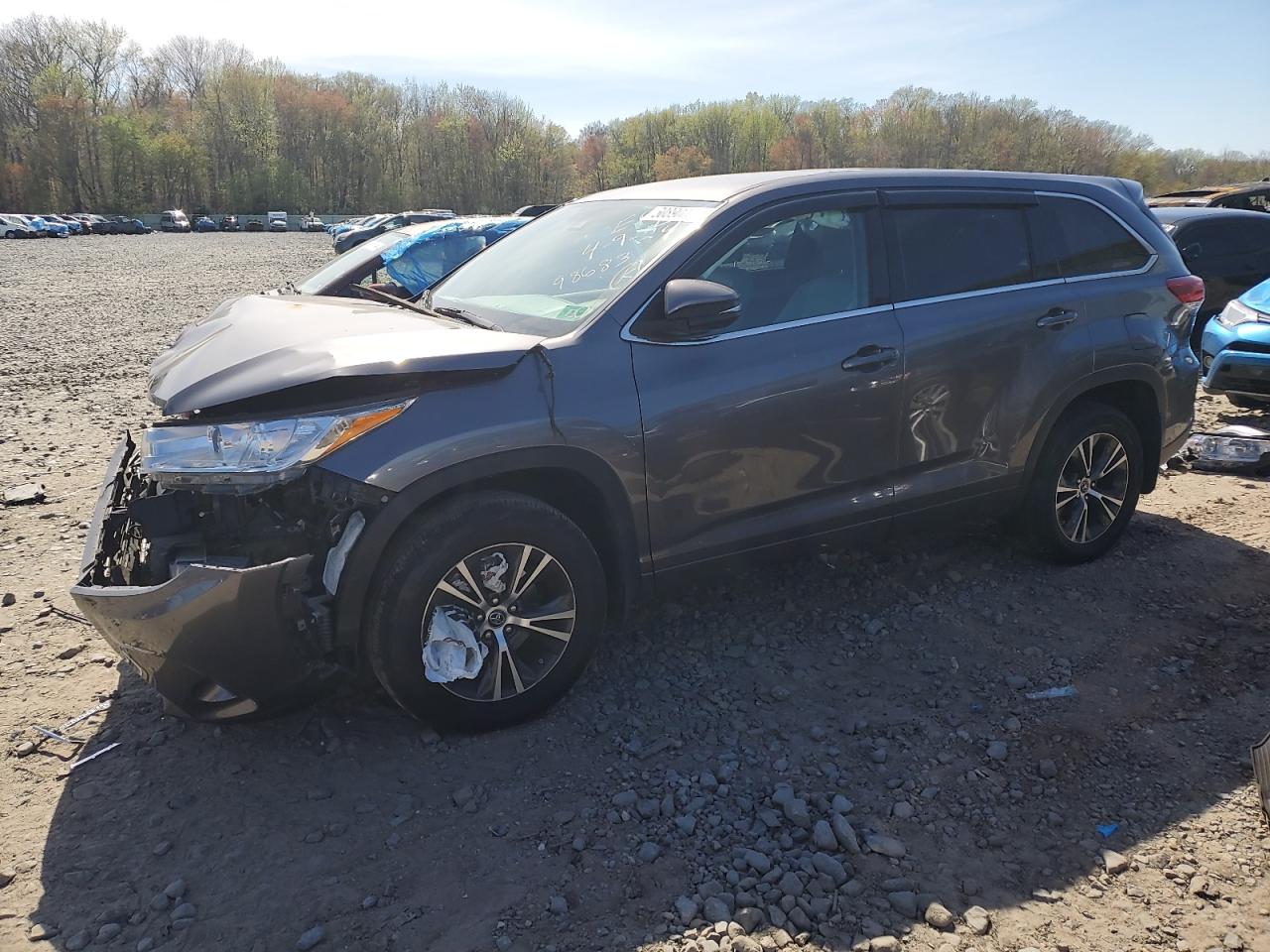 2018 TOYOTA HIGHLANDER — VIN 5TDBZRFH6JS898683 — photo 1 of 12