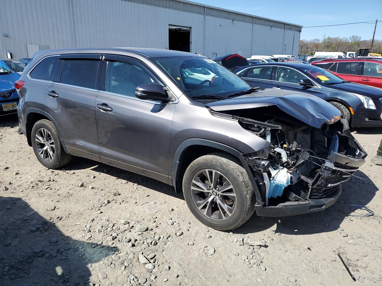 2018 TOYOTA HIGHLANDER — VIN 5TDBZRFH6JS898683 — photo 4