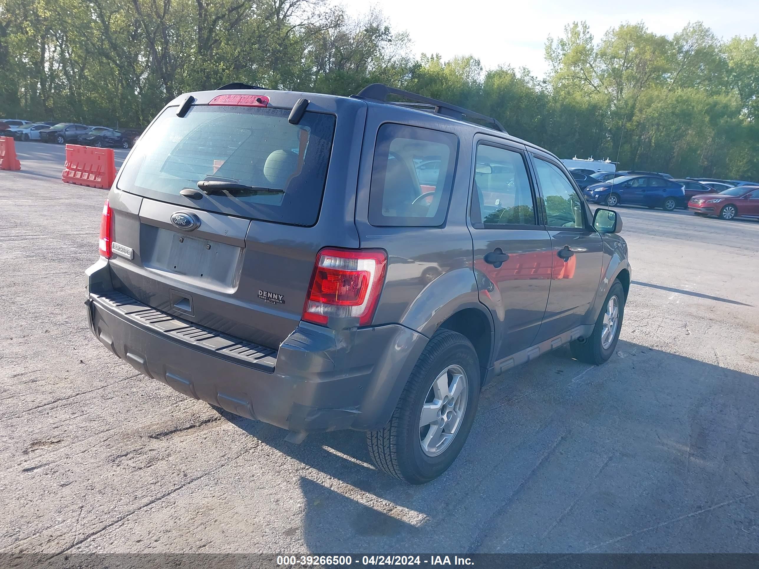 2011 FORD ESCAPE — VIN 1FMCU0C71BKC52286 — photo 4