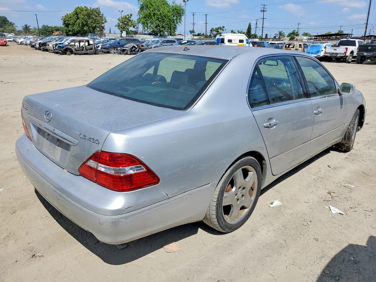 2004 LEXUS LS — VIN JTHBN36F540166560 — photo 3