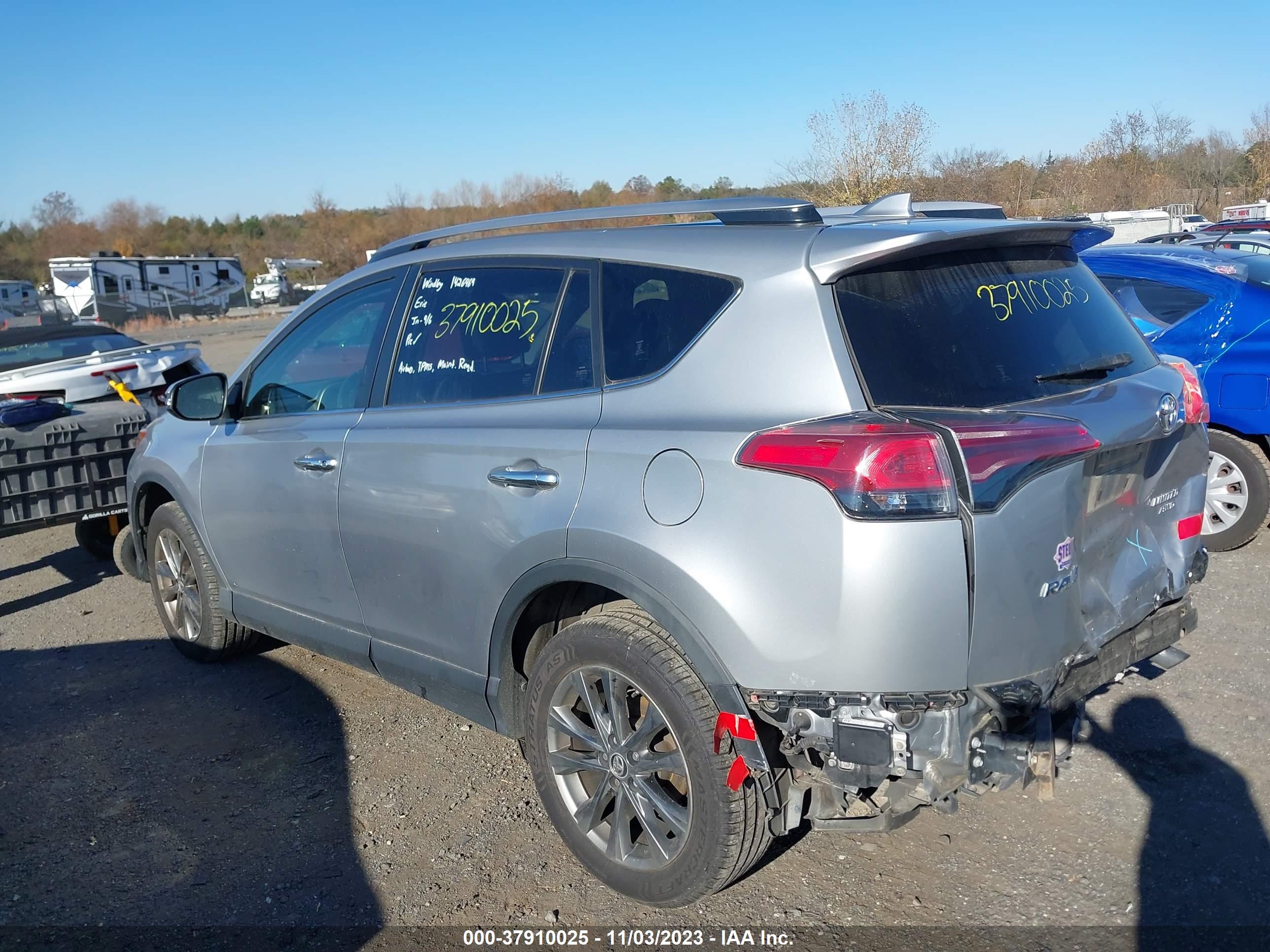 2018 TOYOTA RAV4 — VIN JTMDFREV4JJ227406 — photo 3