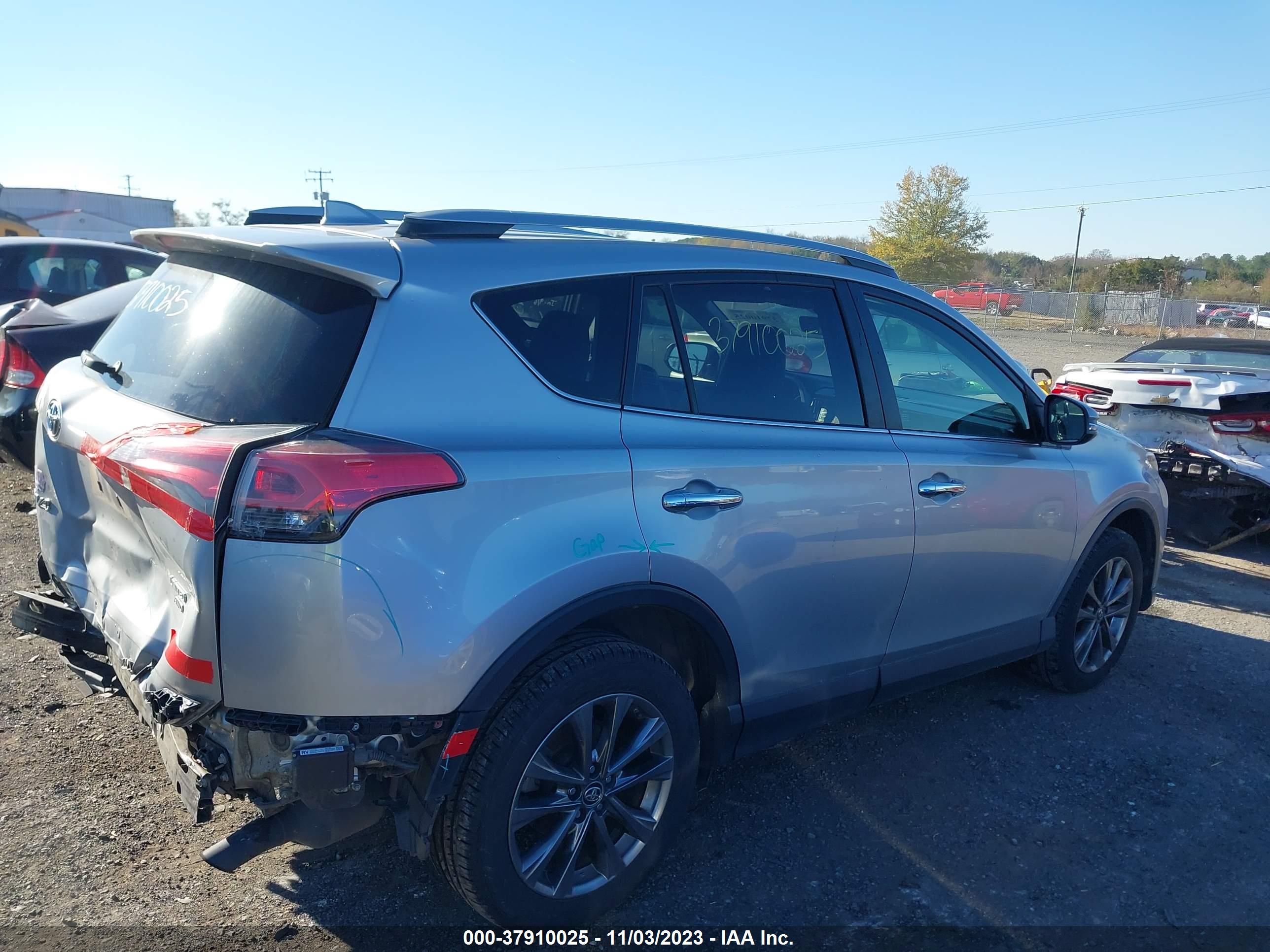 2018 TOYOTA RAV4 — VIN JTMDFREV4JJ227406 — photo 4