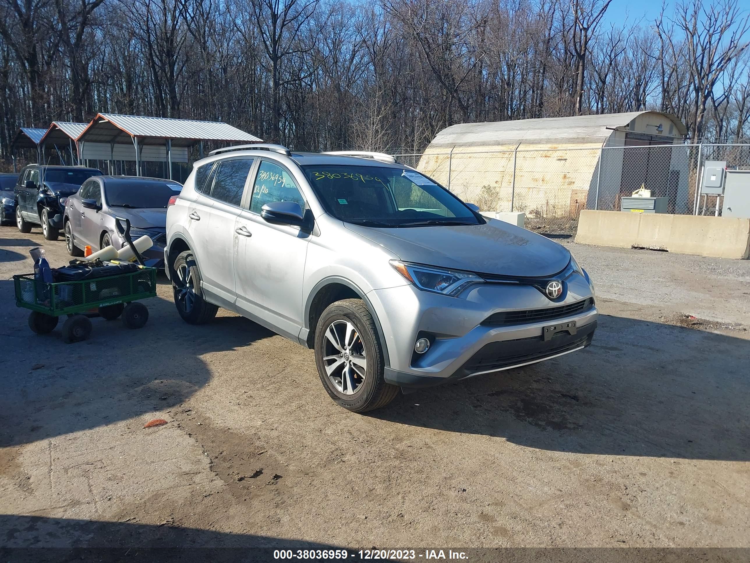 2018 TOYOTA RAV4 — VIN 2T3WFREV5JW444893 — photo 1 of 16