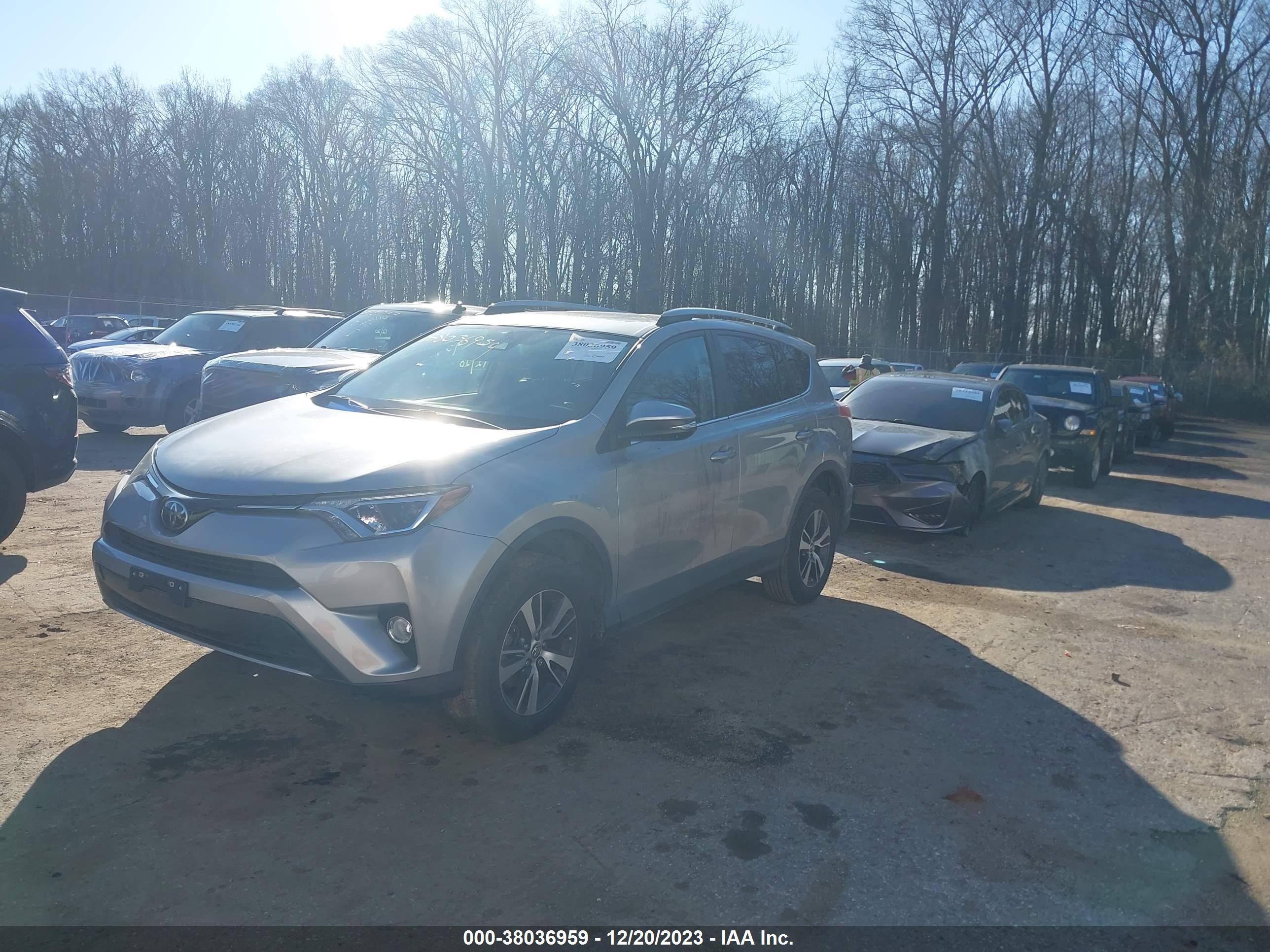 2018 TOYOTA RAV4 — VIN 2T3WFREV5JW444893 — photo 2