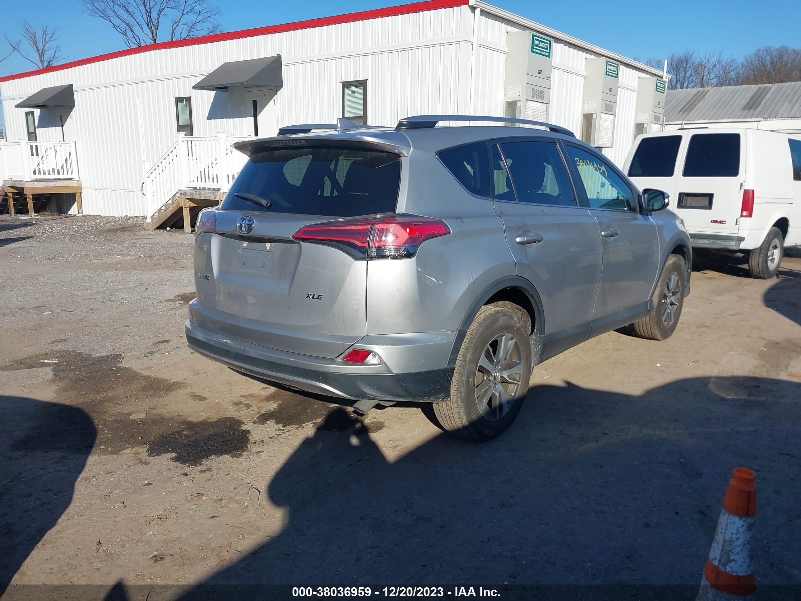 2018 TOYOTA RAV4 — VIN 2T3WFREV5JW444893 — photo 4