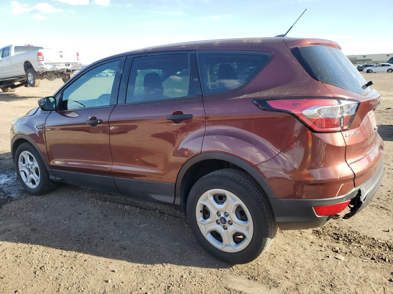 2018 FORD ESCAPE S — VIN 1FMCU0F72JUA31407 — photo 2