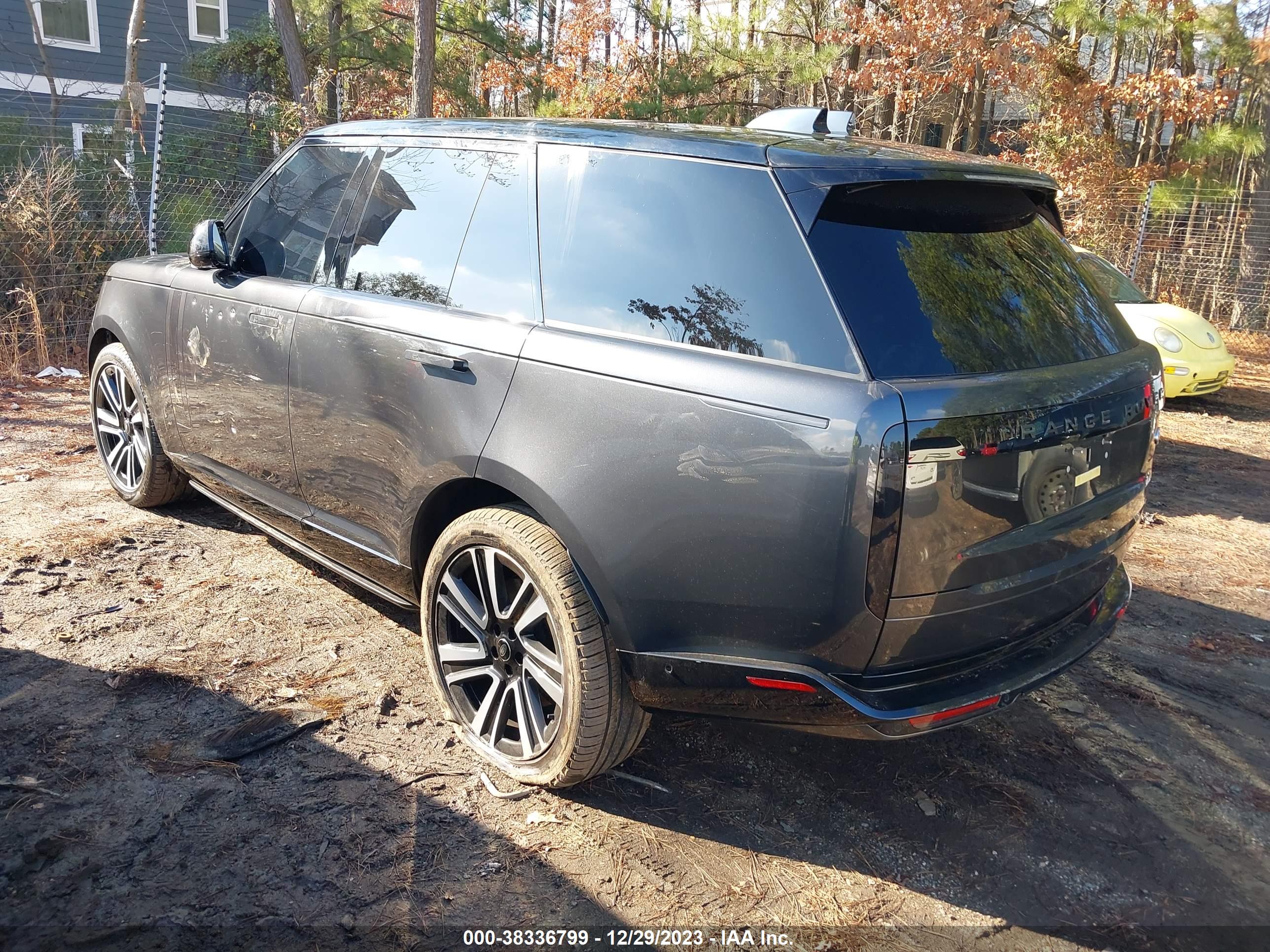 2023 LAND ROVER RANGE ROVER — VIN SALKP9E79PA030609 — photo 3