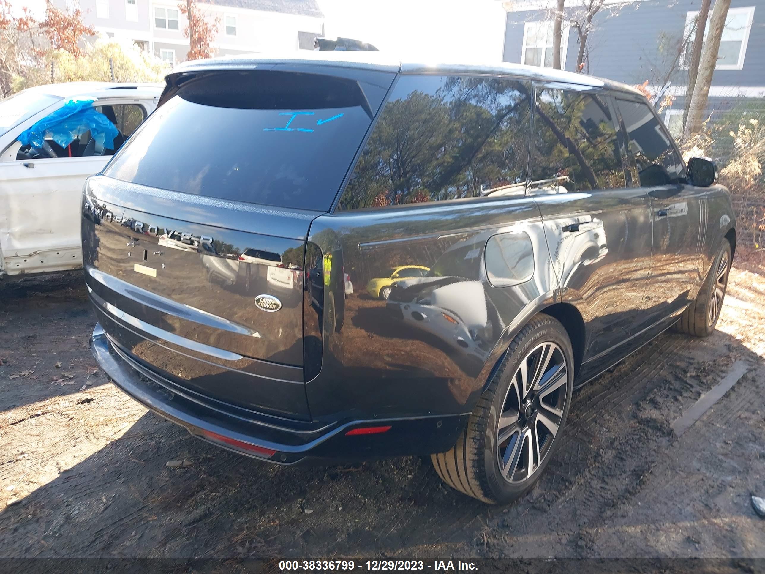 2023 LAND ROVER RANGE ROVER — VIN SALKP9E79PA030609 — photo 4