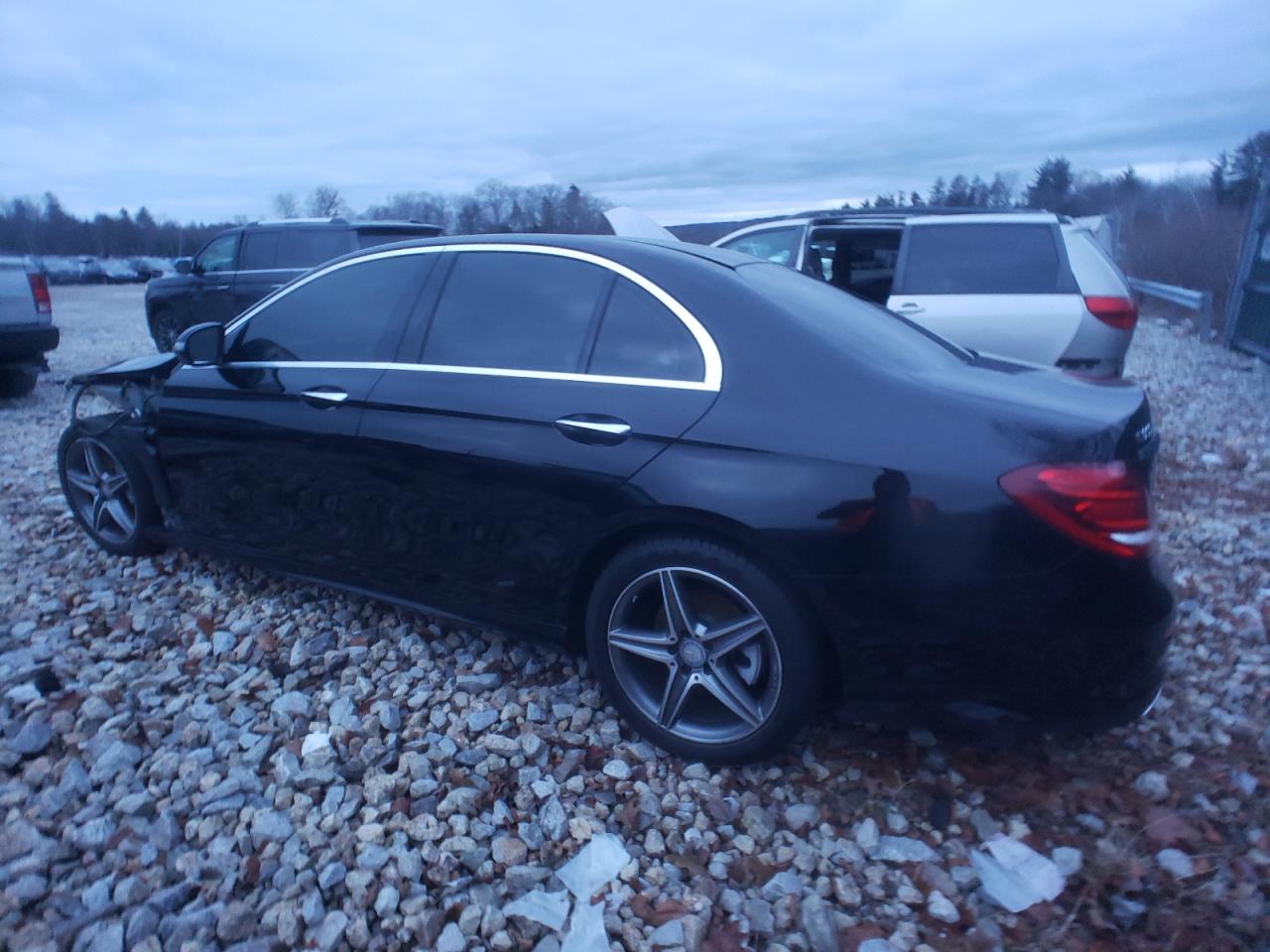 2017 MERCEDES-BENZ E 300 4MAT — VIN WDDZF4KB4HA007461 — photo 2