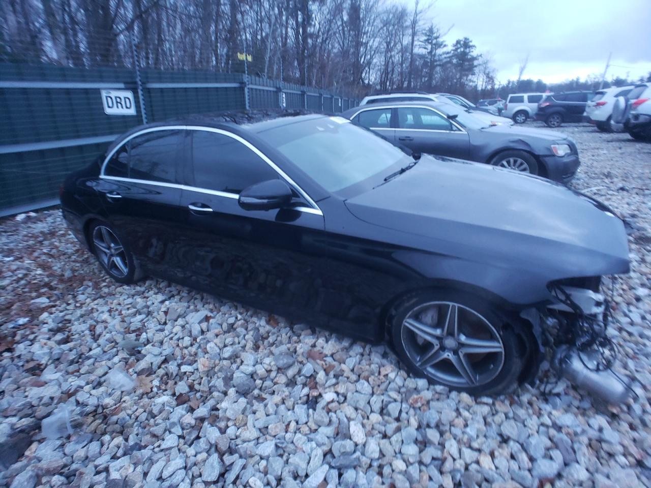 2017 MERCEDES-BENZ E 300 4MAT — VIN WDDZF4KB4HA007461 — photo 4