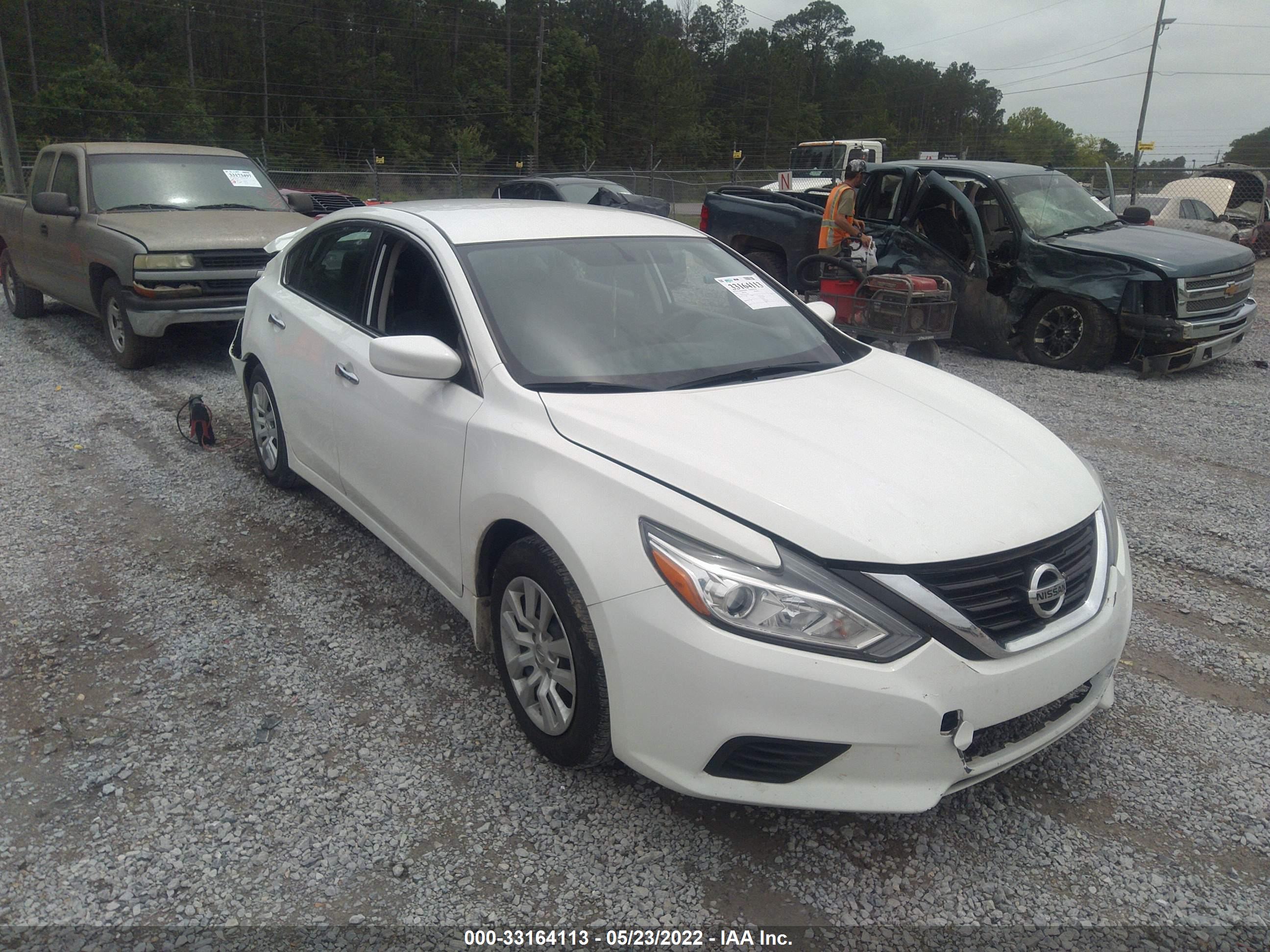 2018 NISSAN Altima — VIN 1N4AL3AP2JC104889 — photo 1 of 11