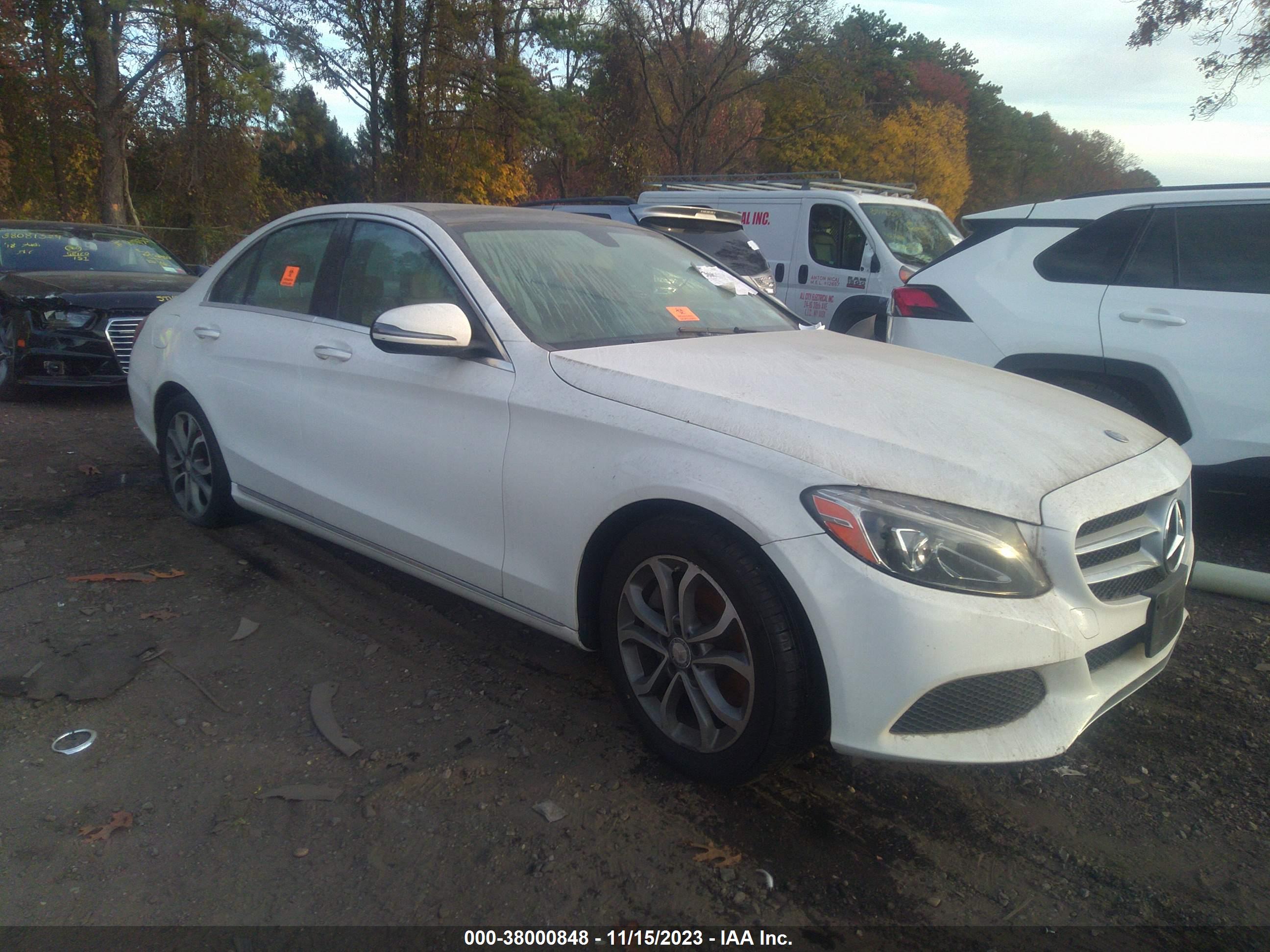 2016 MERCEDES-BENZ C 300 — VIN 55SWF4KB5GU099231 — photo 1 of 10